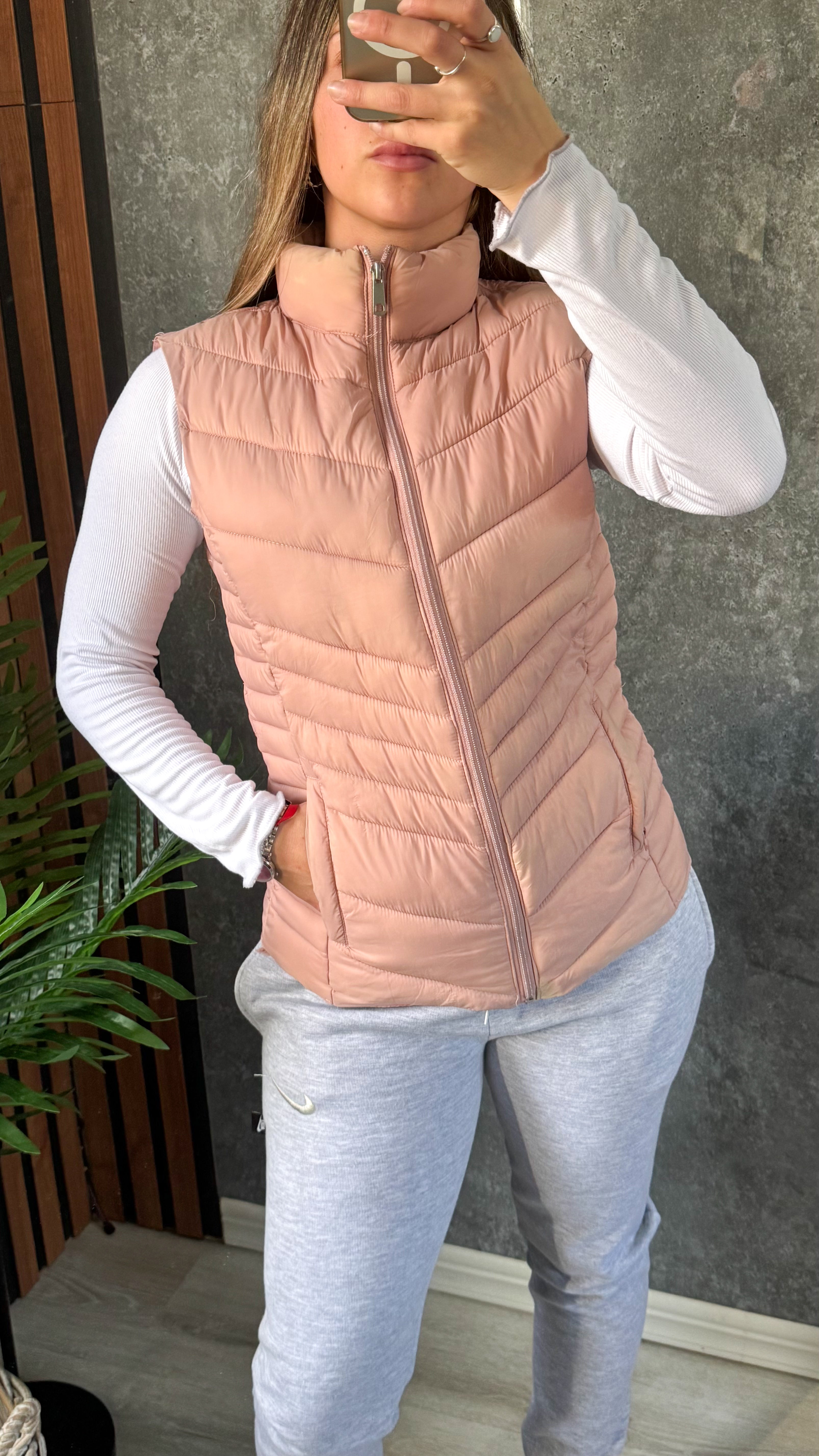 Chaleco rosa *con detalles