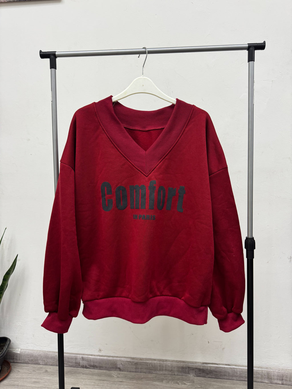 Buzo rojo escote V