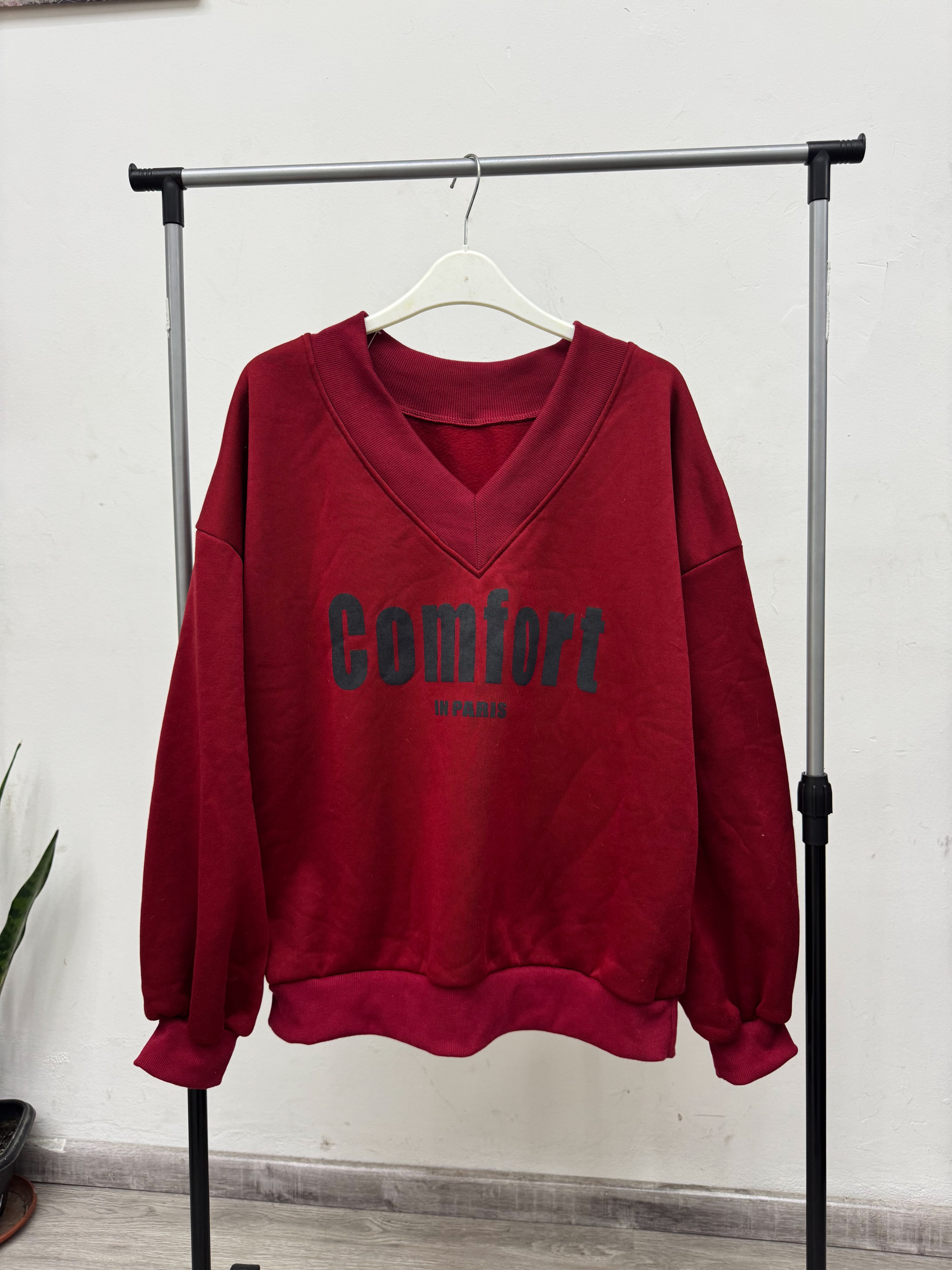 Buzo rojo escote V