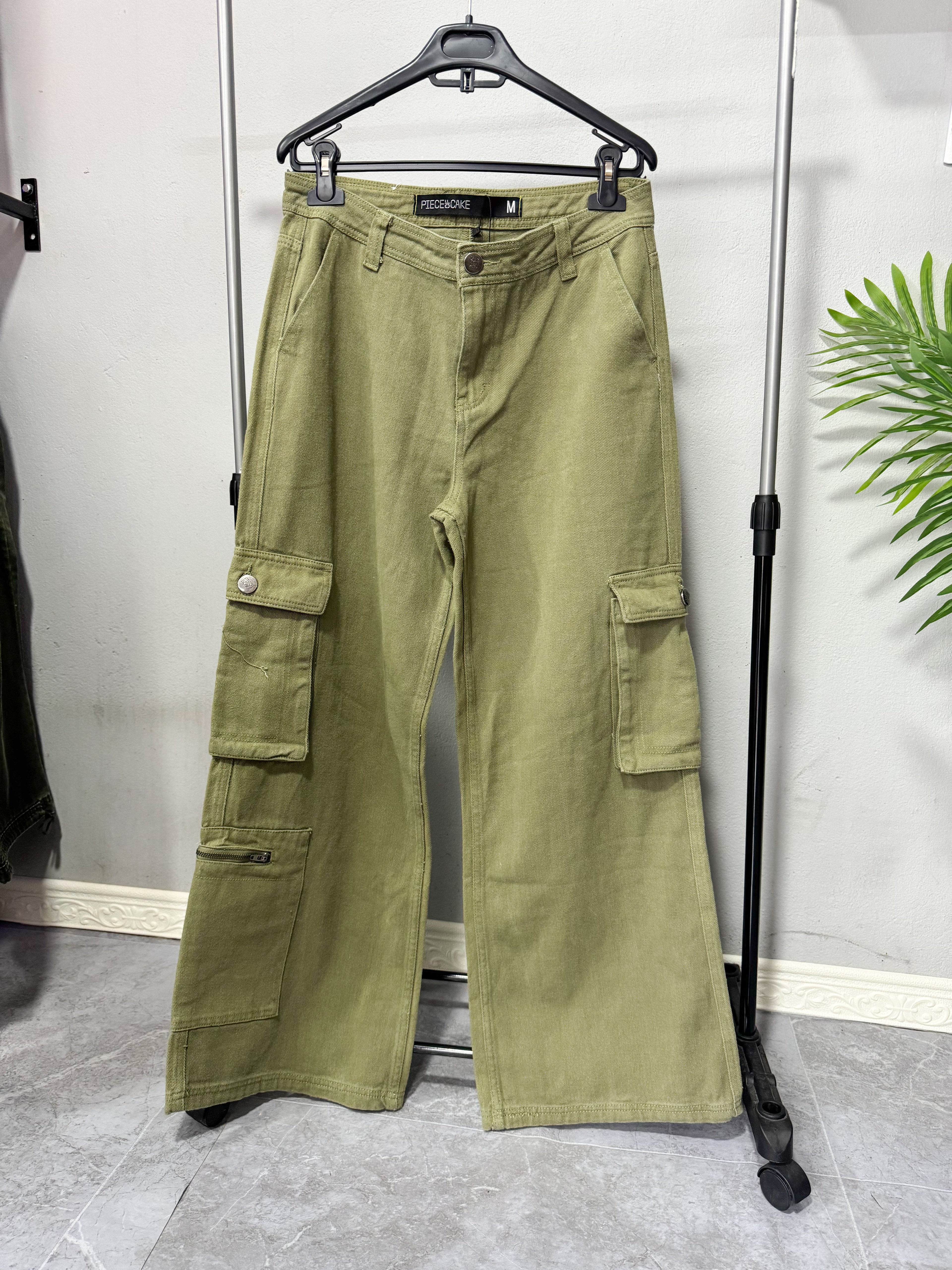 Pantalón cargo NUEVO verde