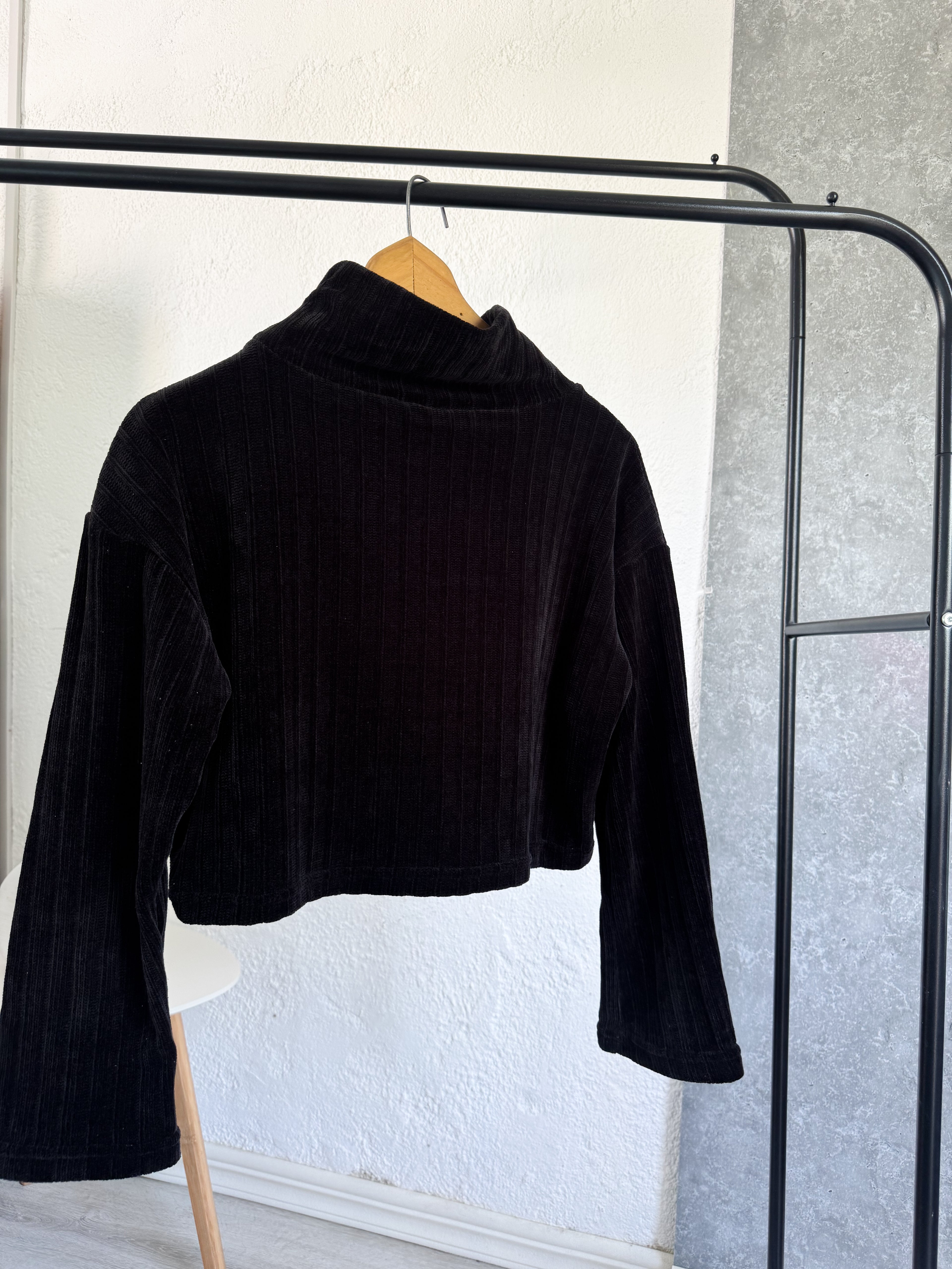 Polera negra chenille Sacramento