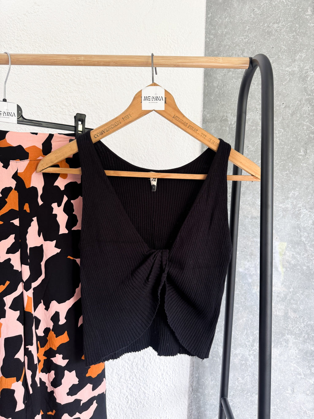 Top negro de hilo Indian