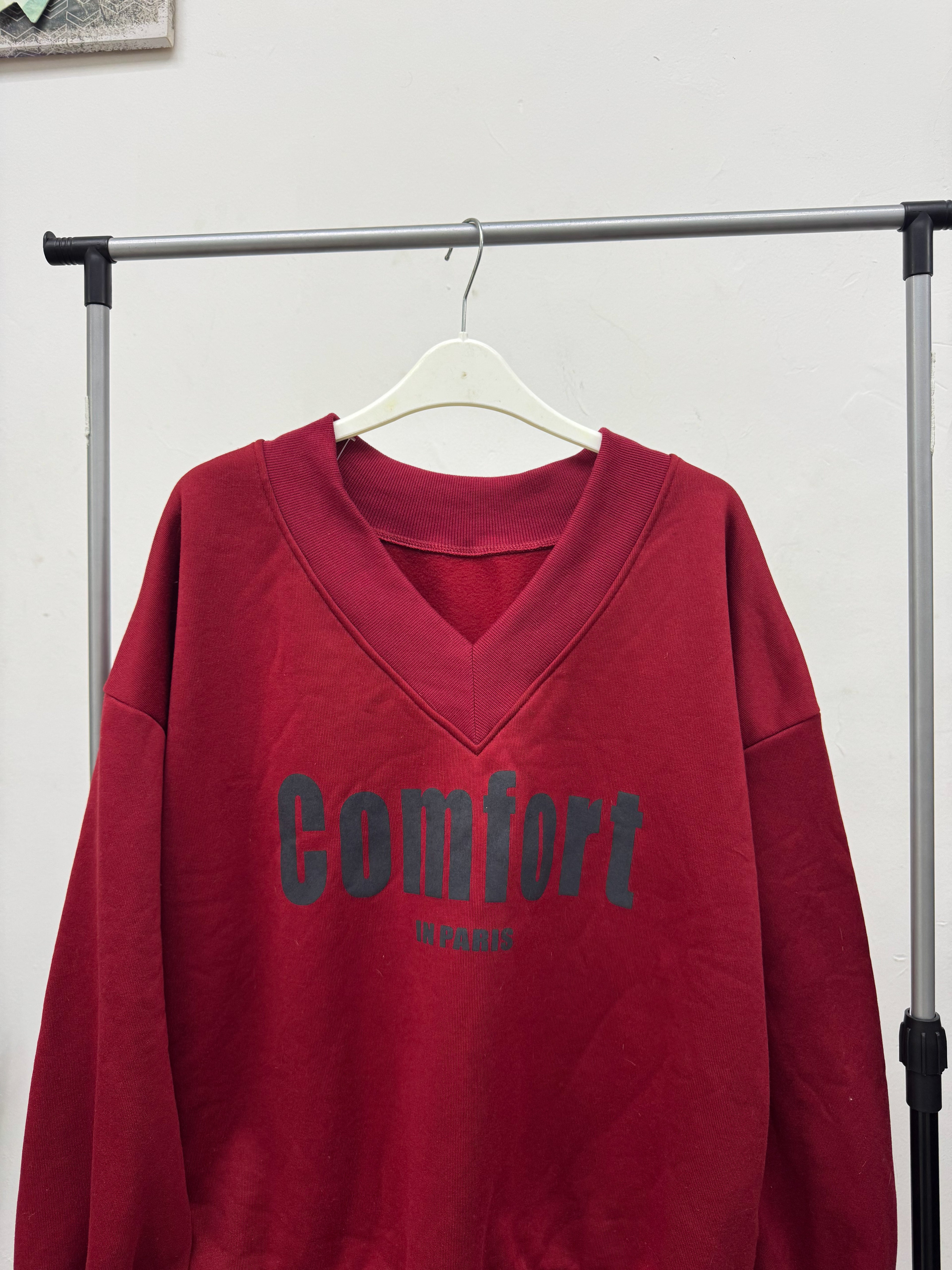 Buzo rojo escote V