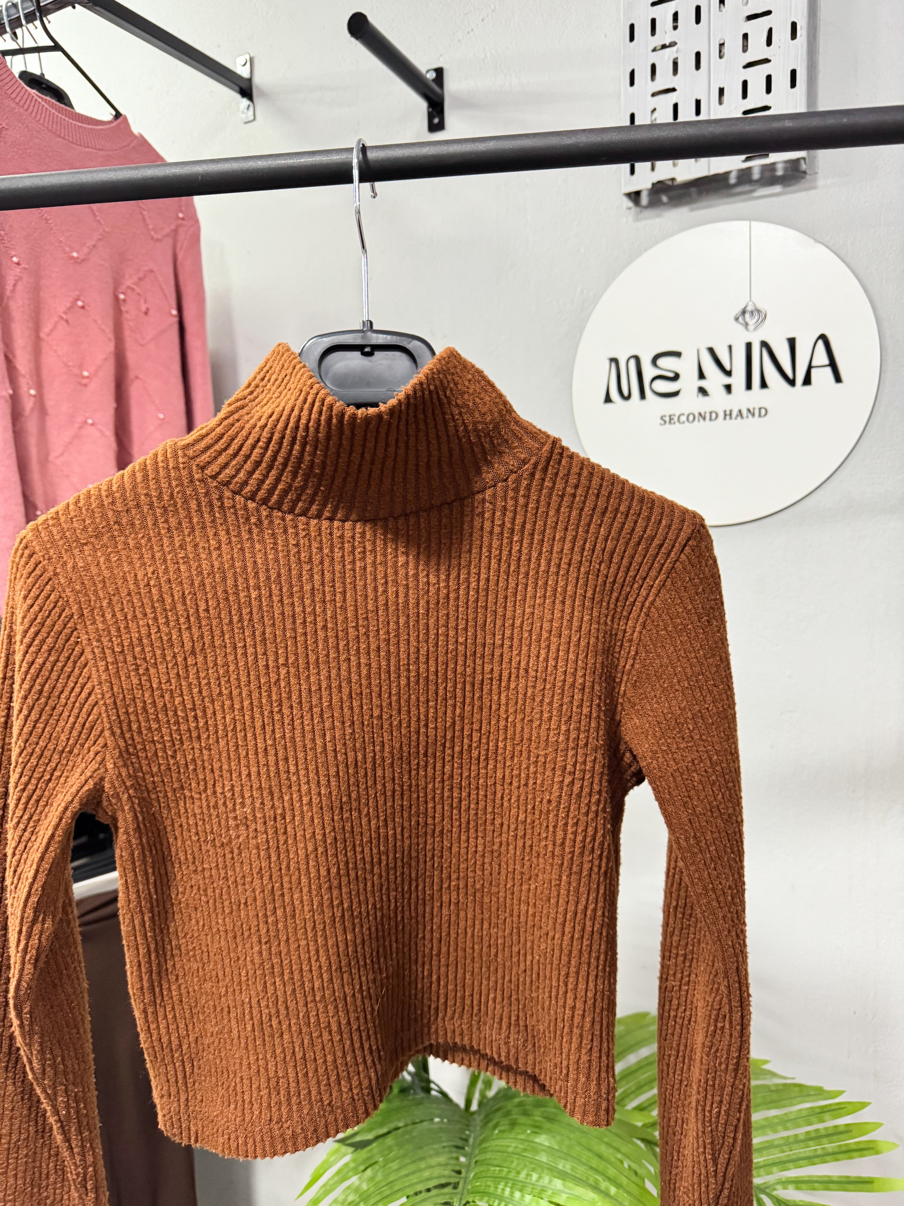 Polera marrón de lanilla