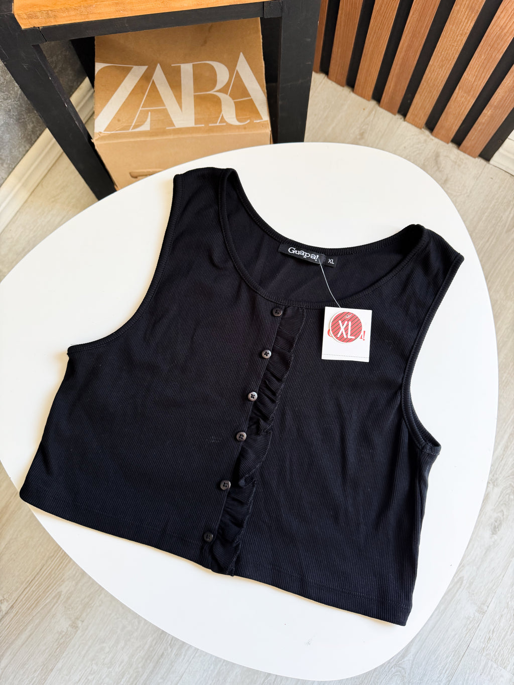 Top negro NUEVO con botones