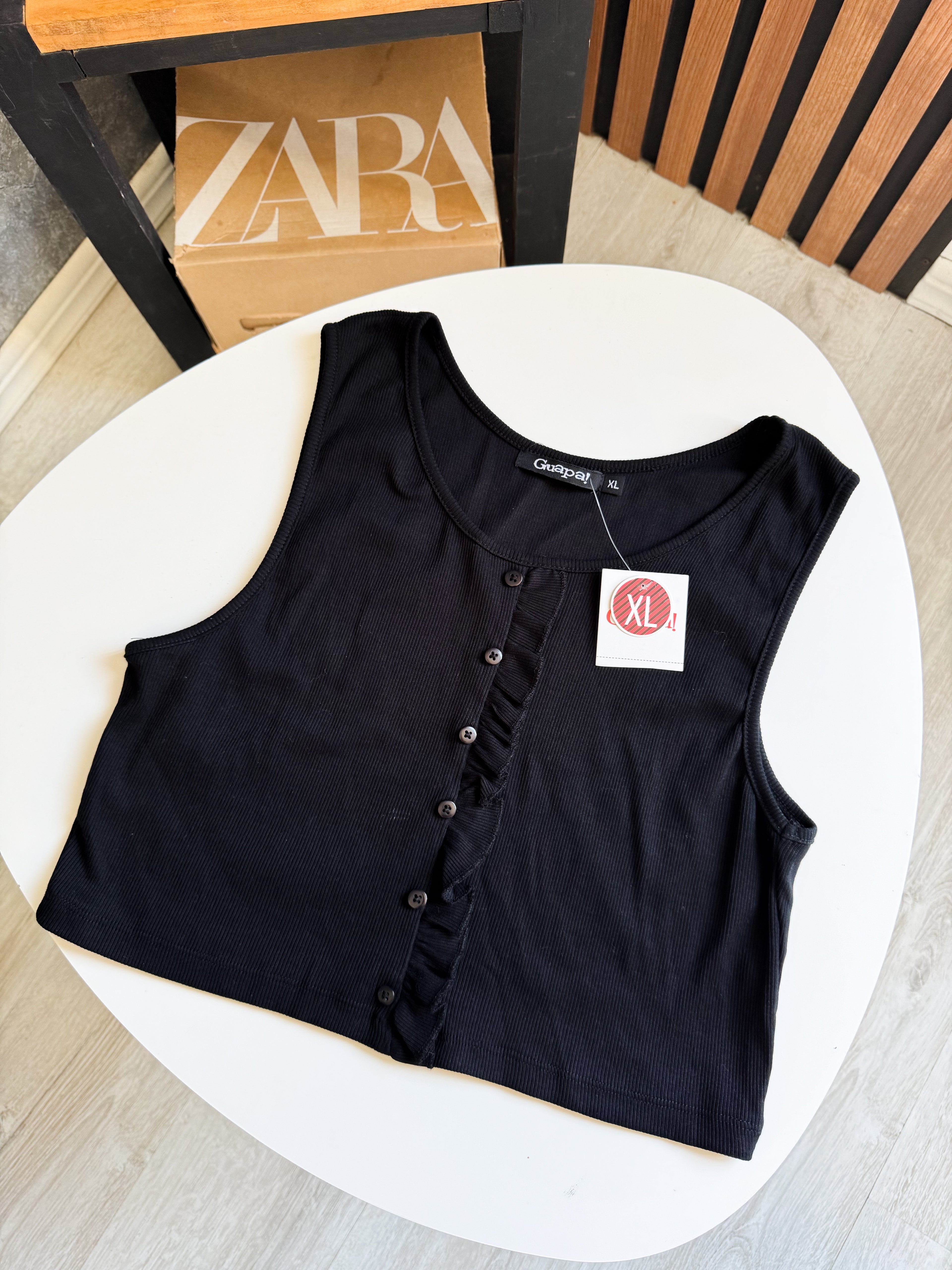 Top negro NUEVO con botones