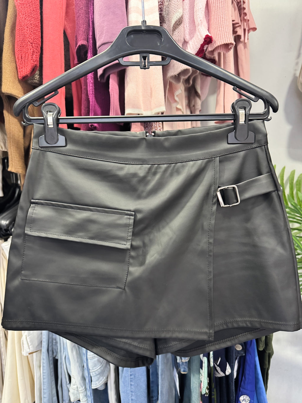Short pollera eco cuero