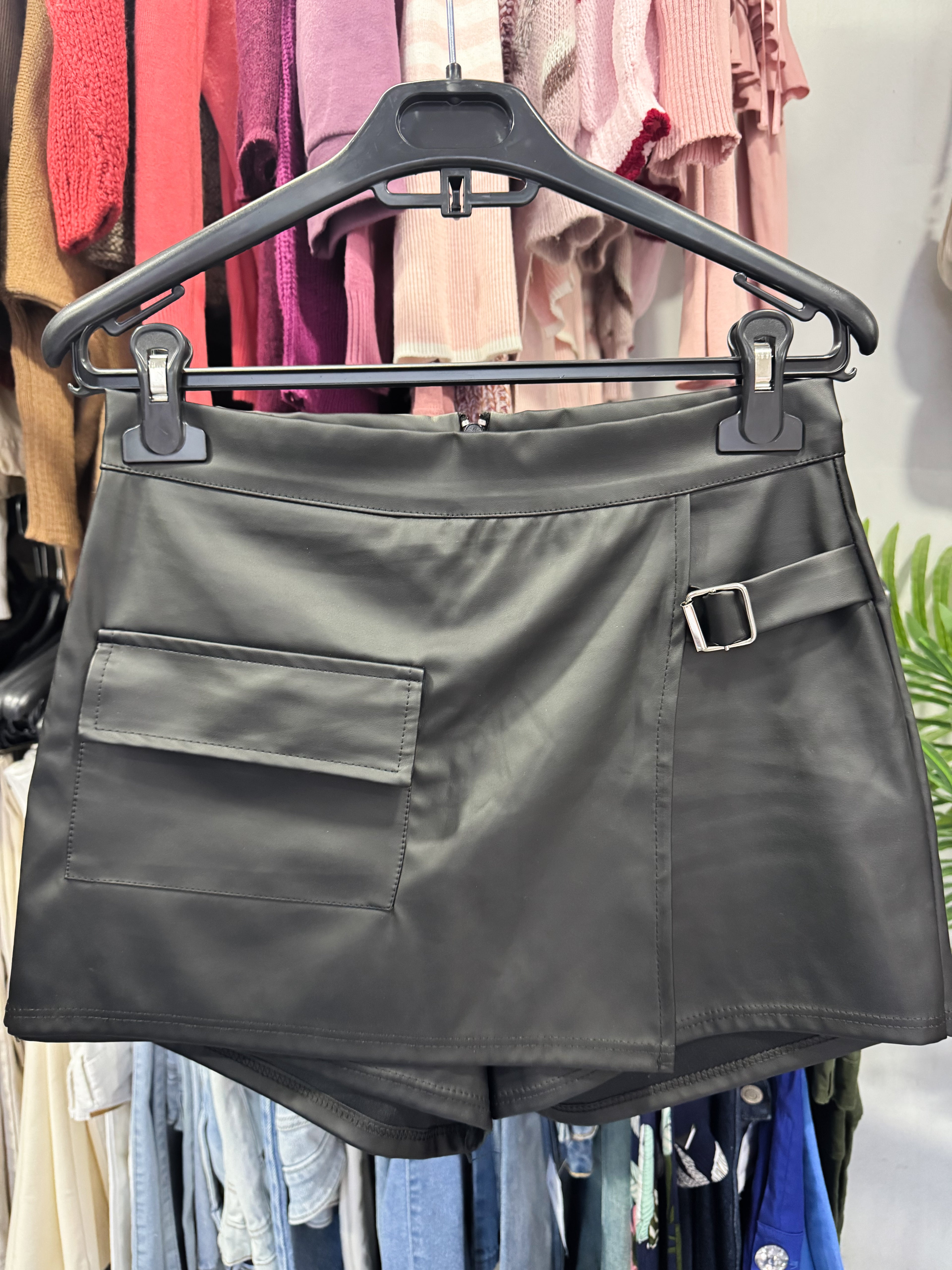 Short pollera eco cuero
