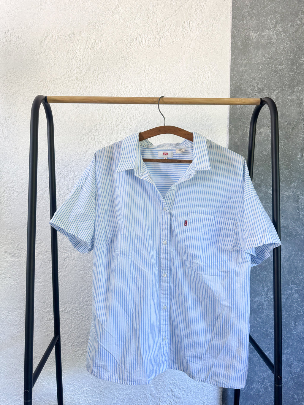 Camisa Levi’s celeste a rayas