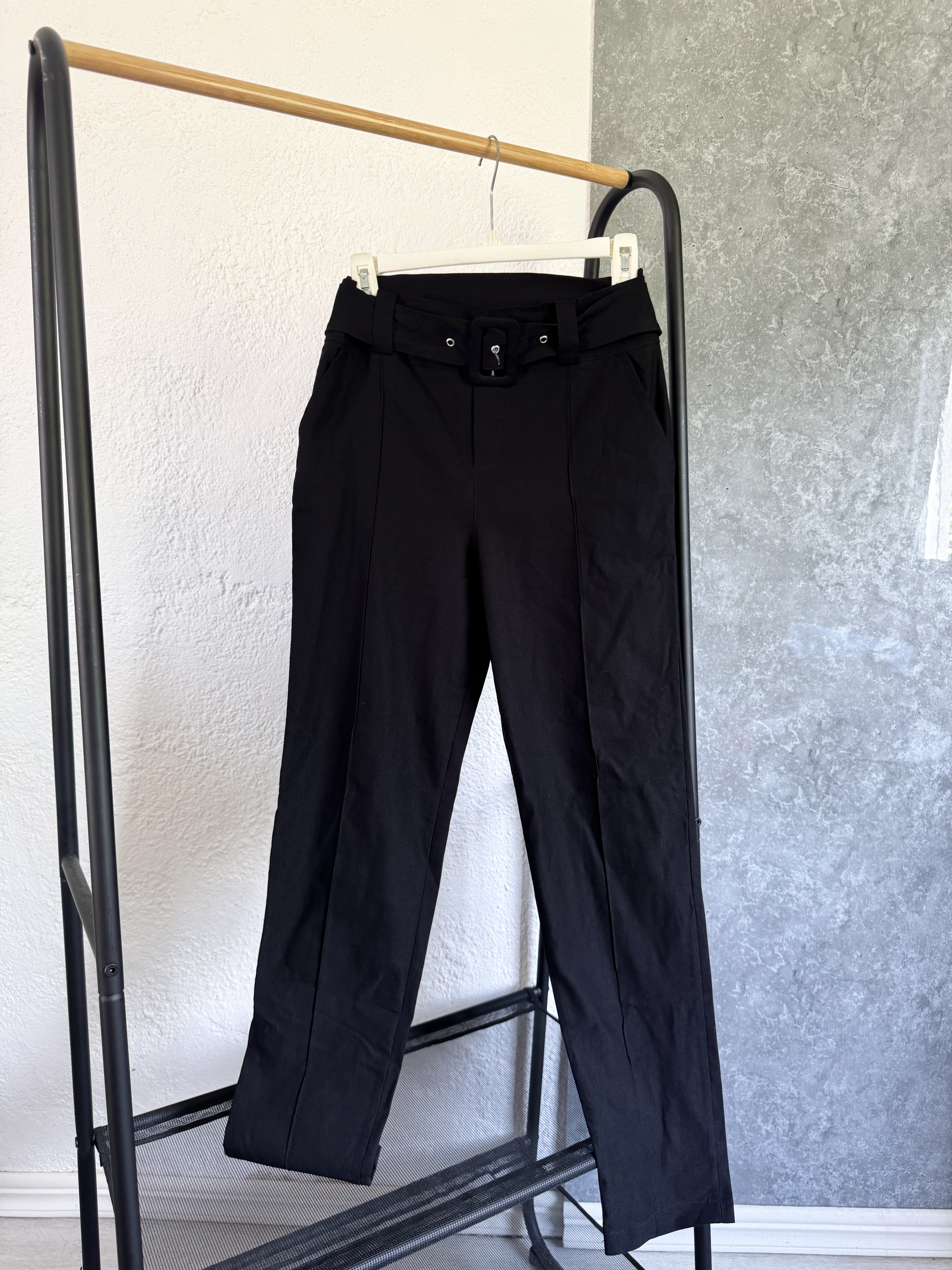 Pantalón de licra negro con cinto