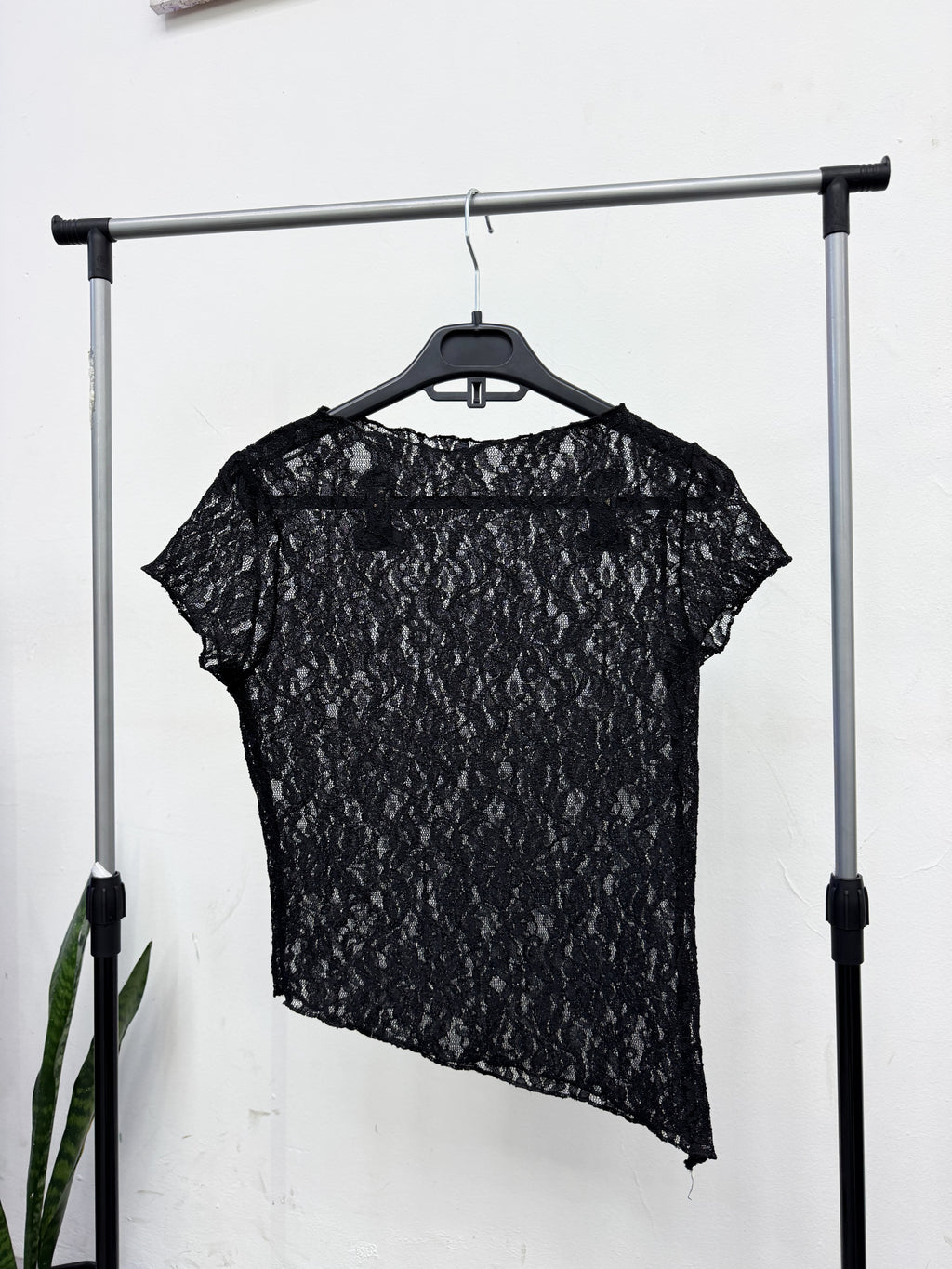 Remera/top negro de encaje