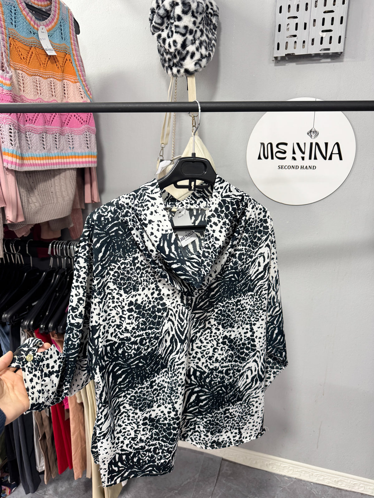 Blusa blanca y verde talle L