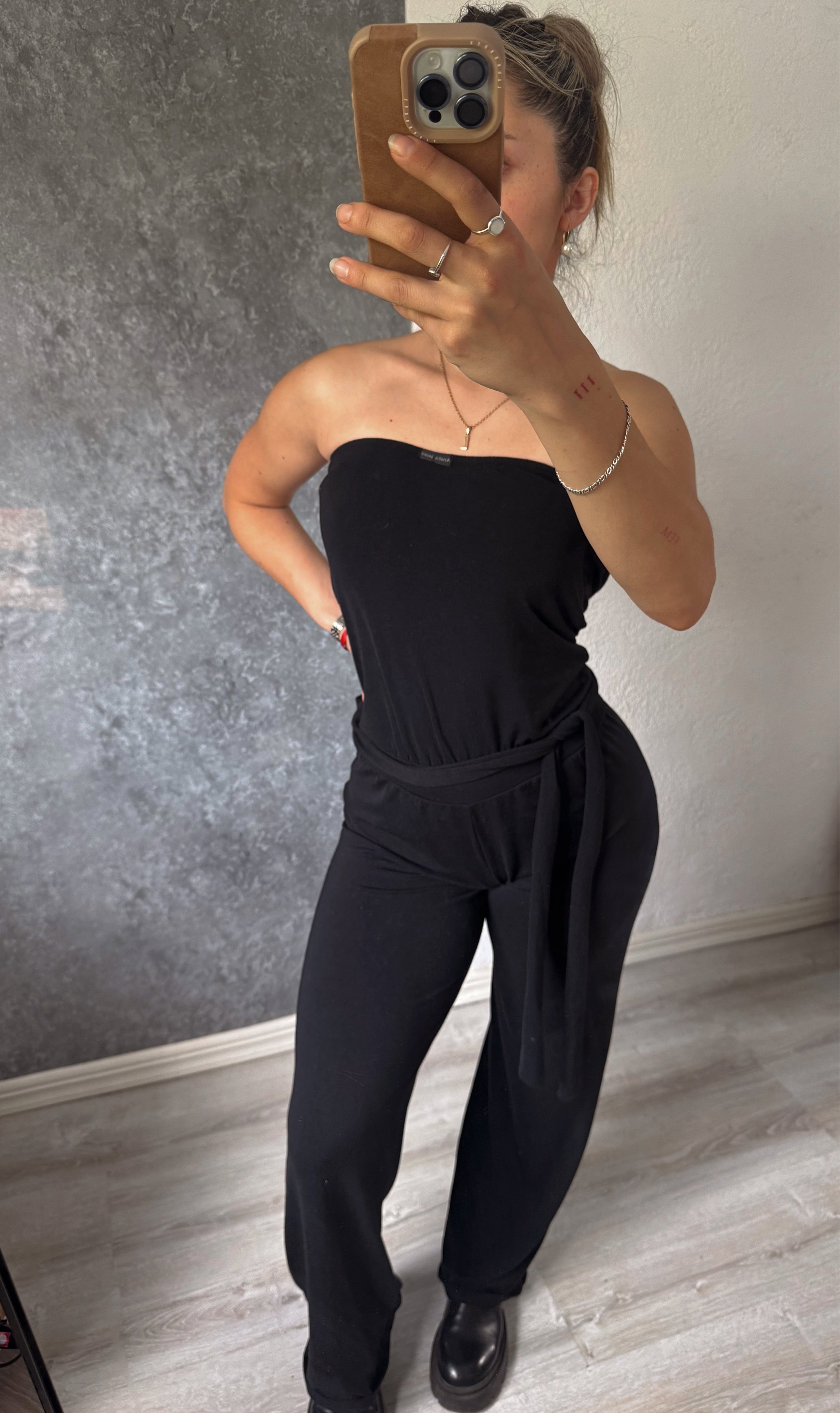 Mono largo strapless, color negro