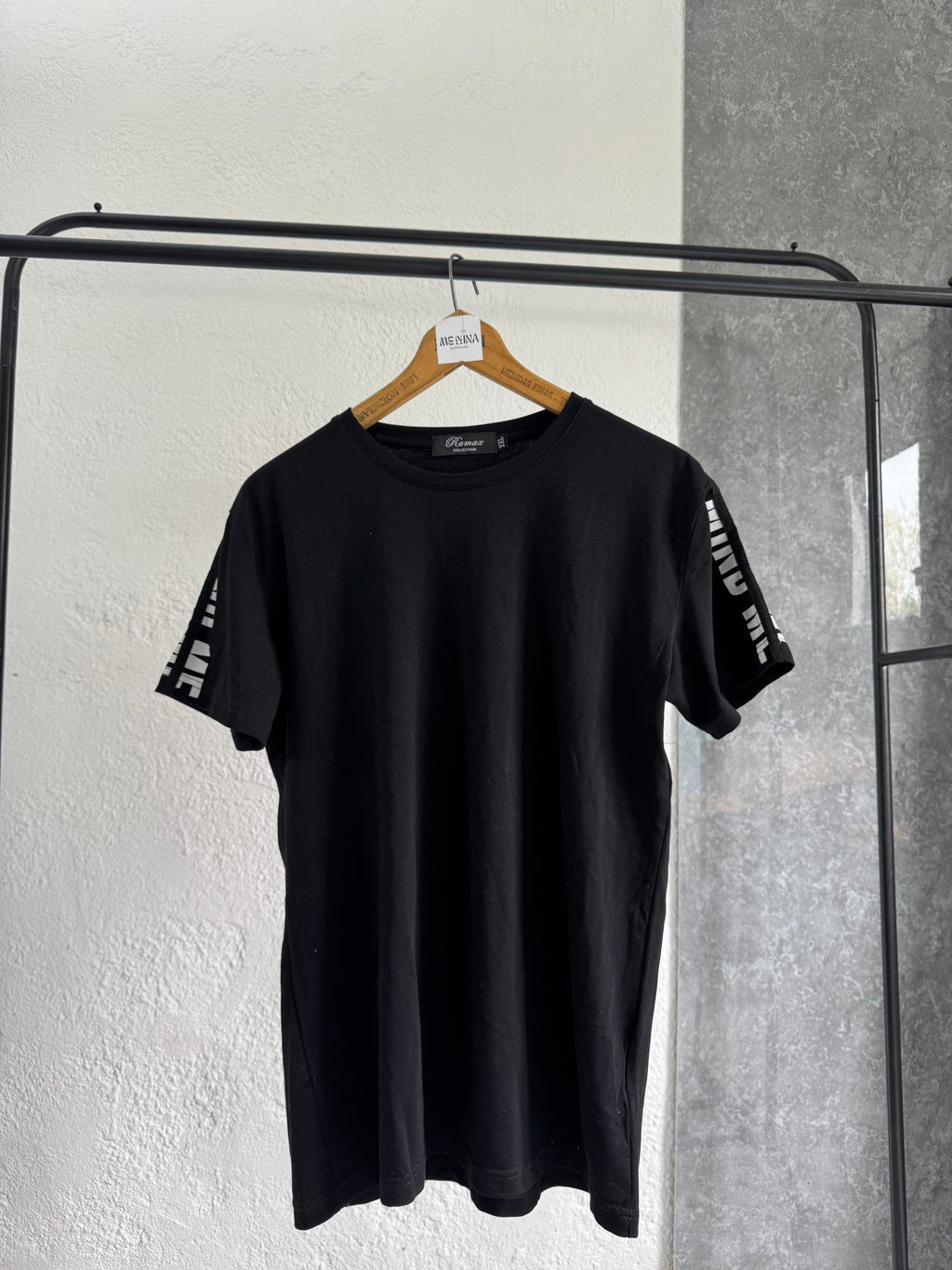 Remera negra talle L