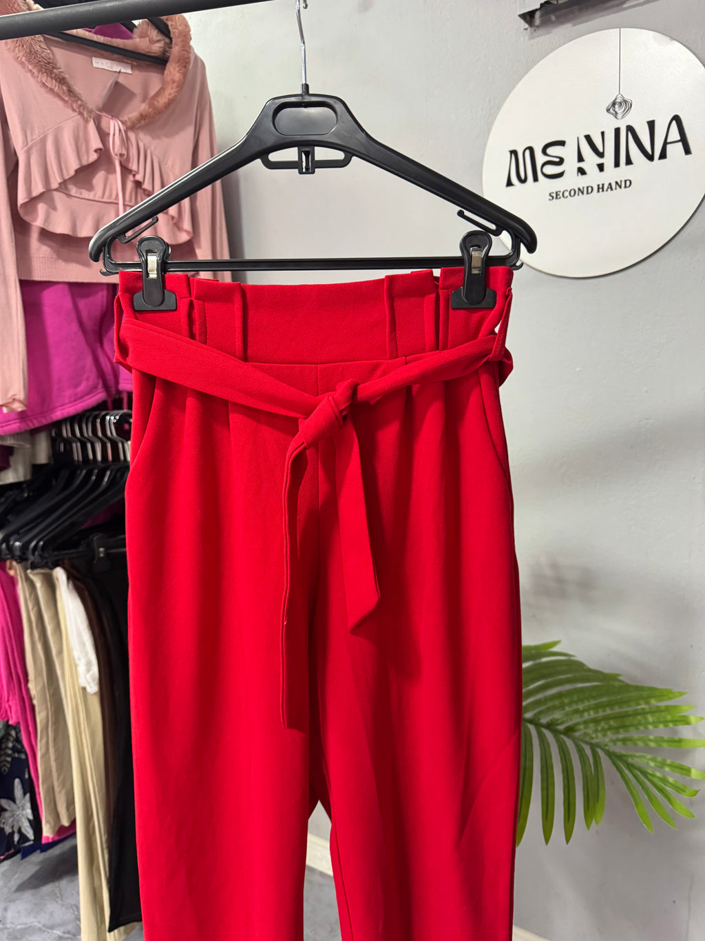 Pantalón rojo con lazo