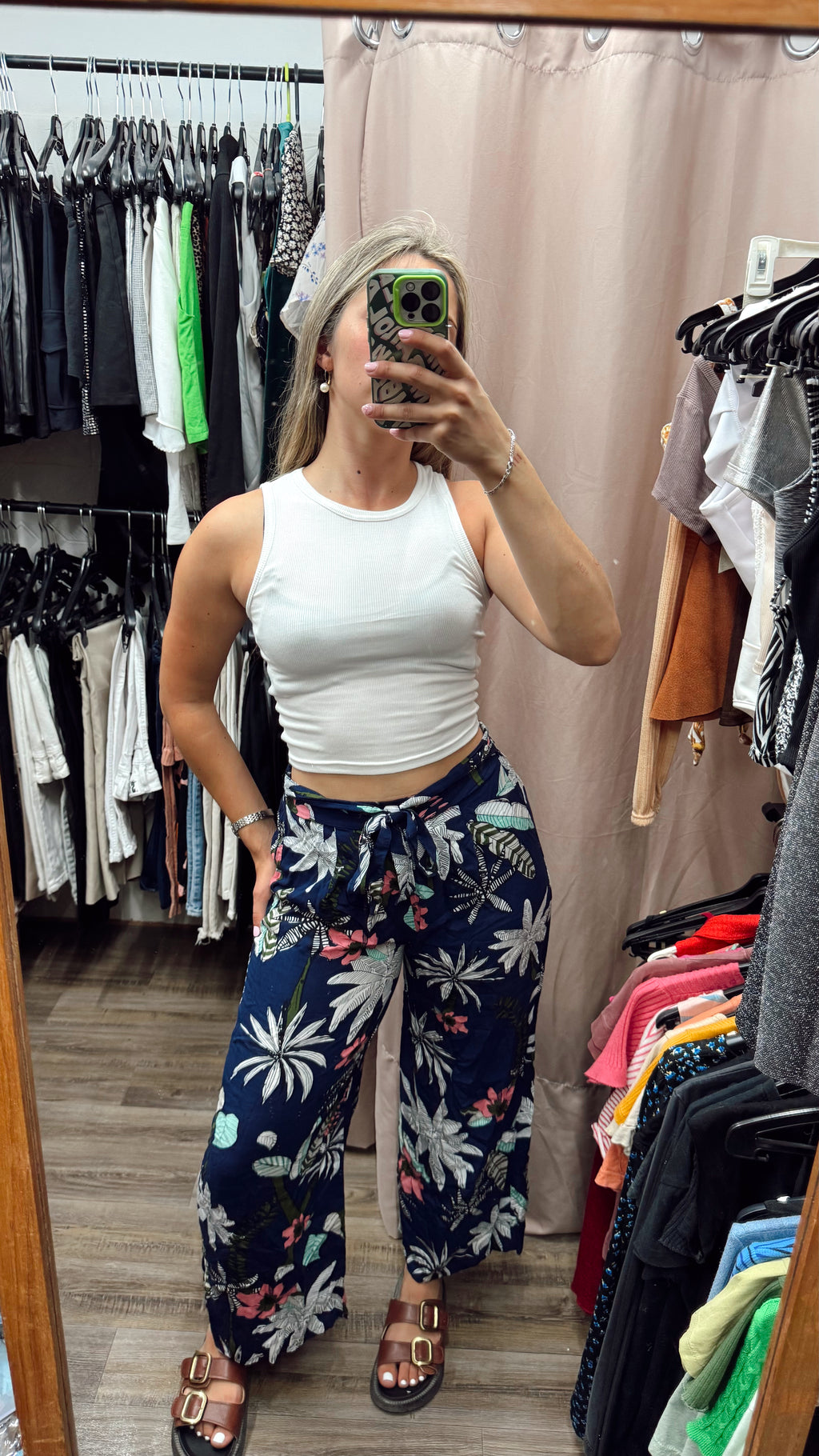 Pantalón suelto y fresco azul con flores