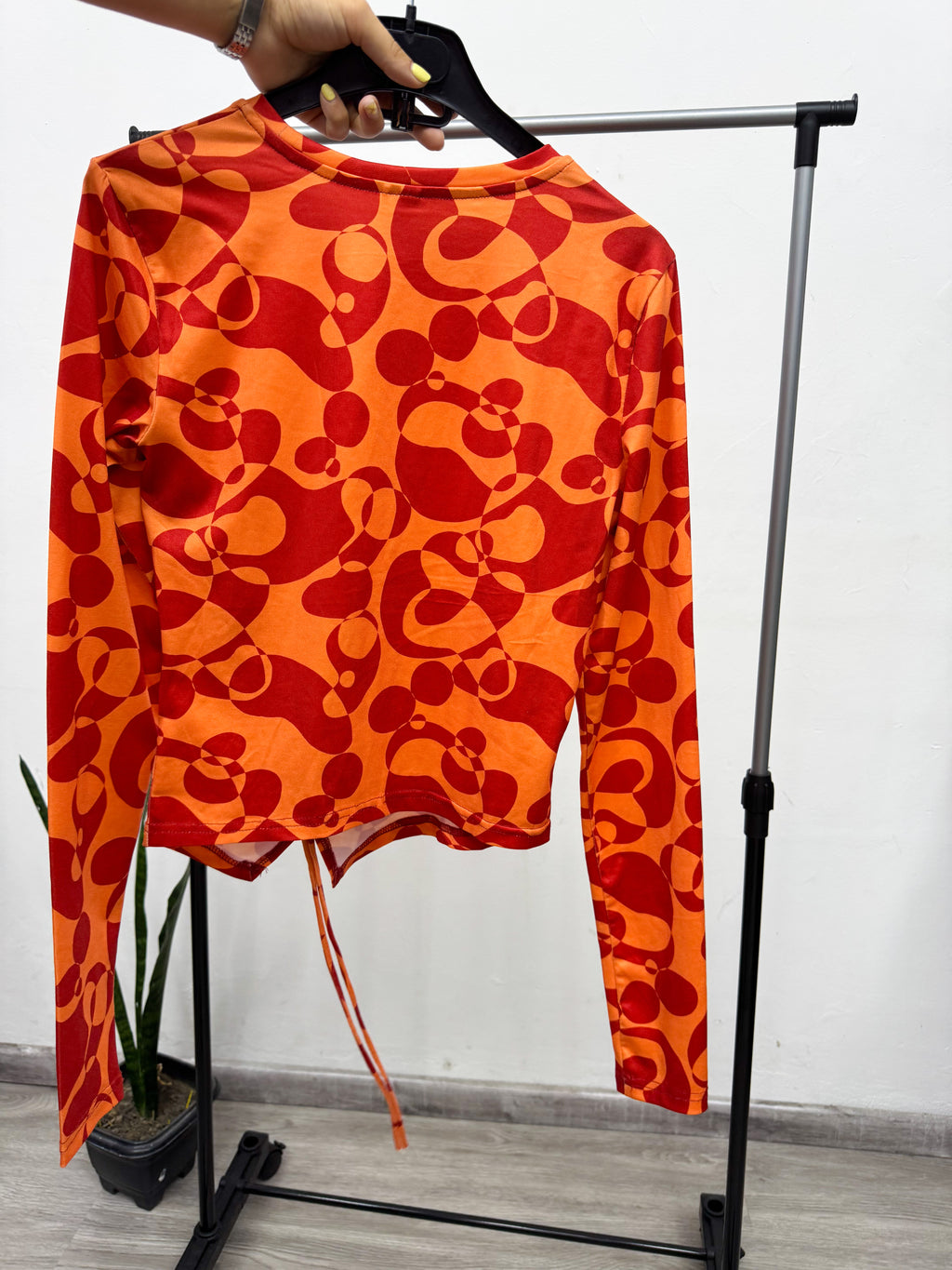 Top con pico manga larga naranja
