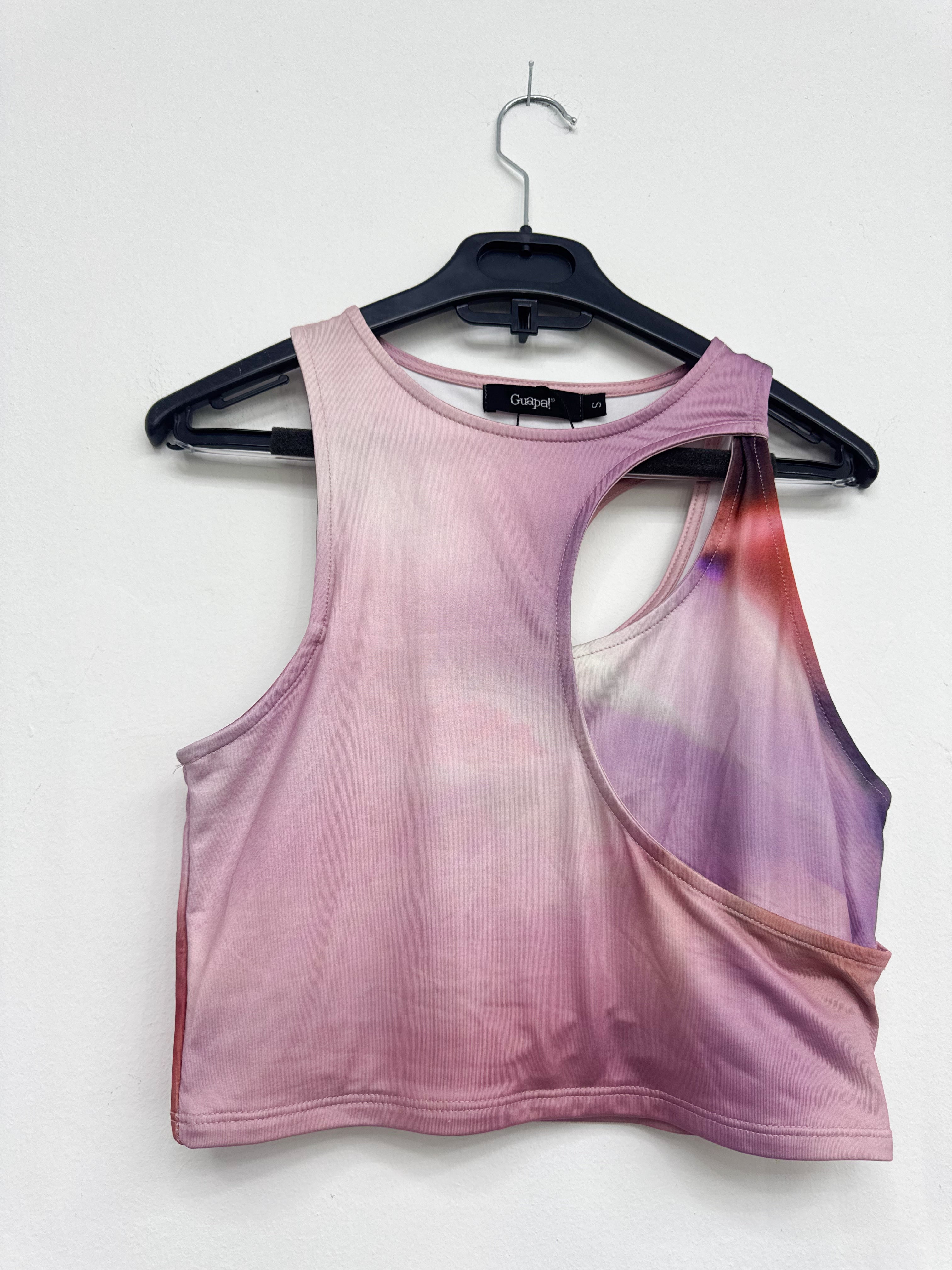 Top asimétrico de colores