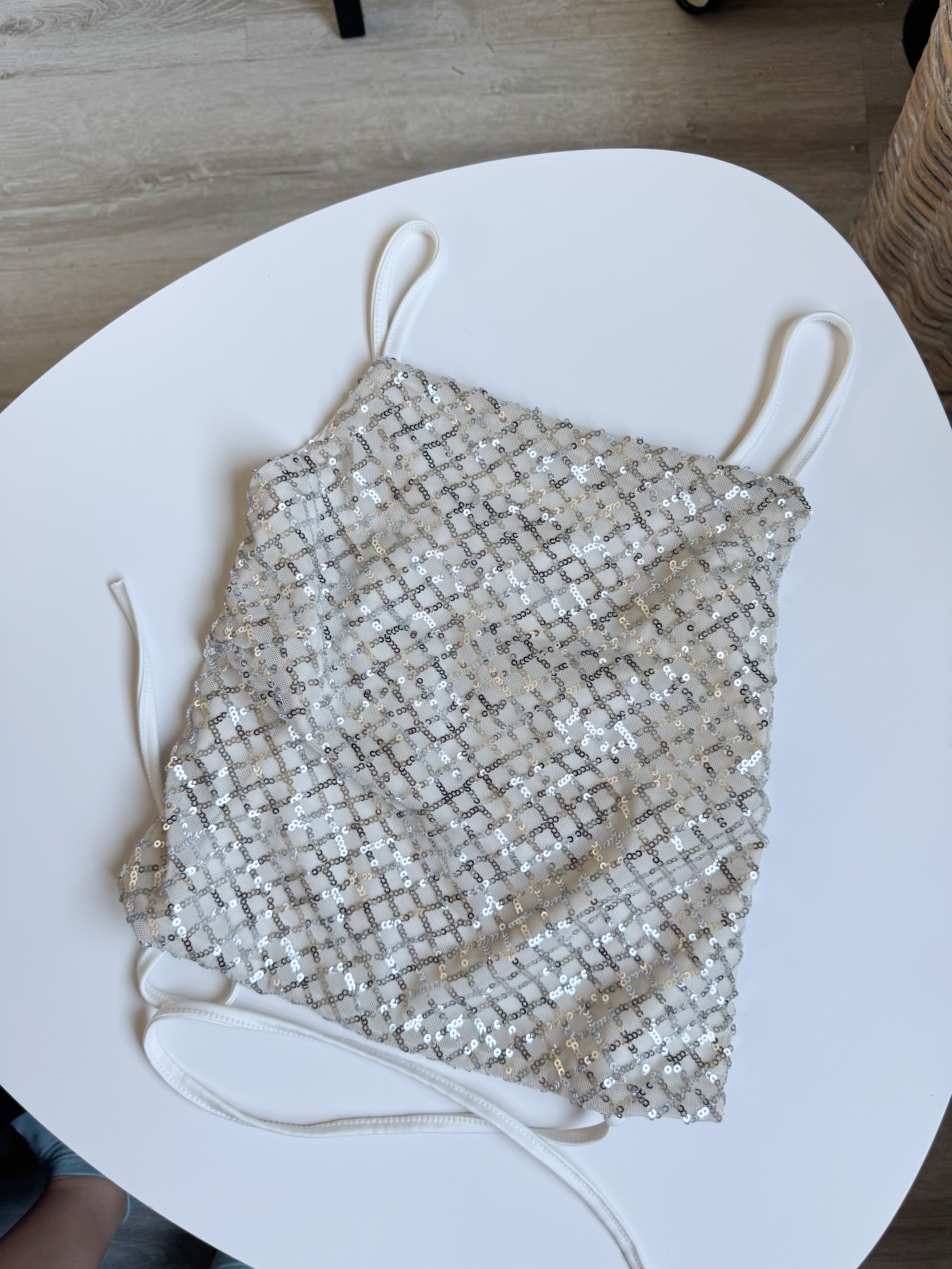 Top de lentejuela, se ata atrás