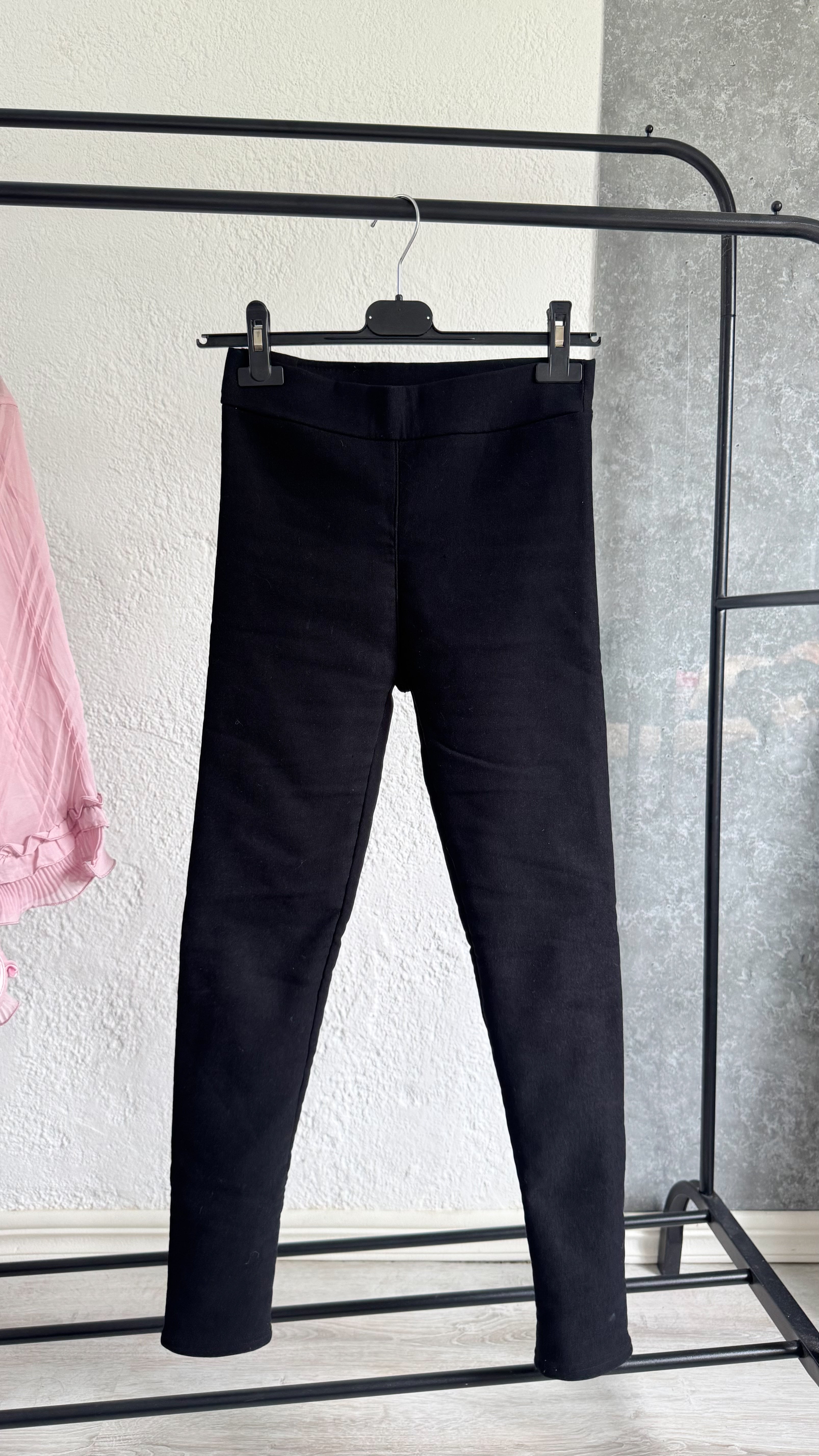 Pantalón negro alicrado