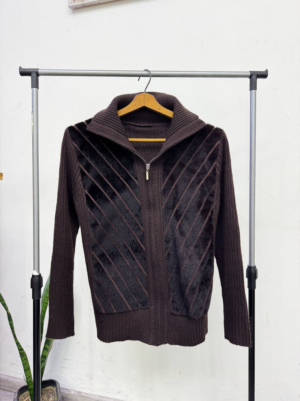 Campera marrón con piel