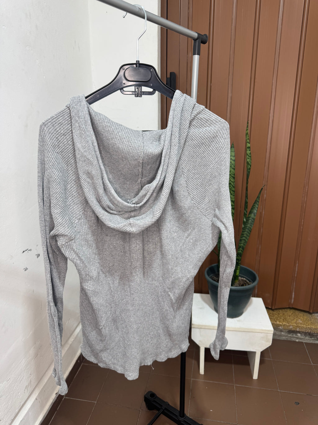 Canguro gris de hilo