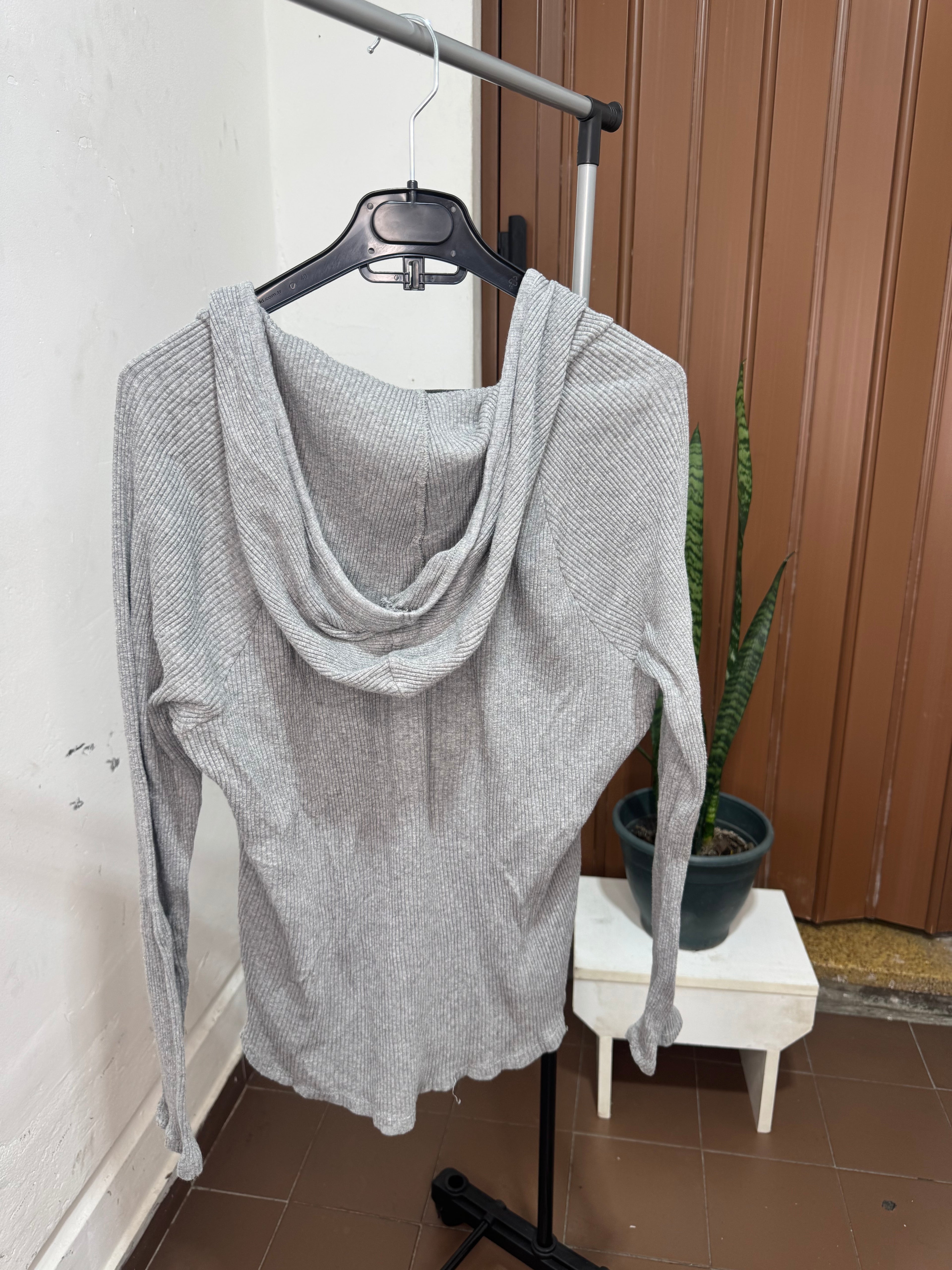 Canguro gris de hilo