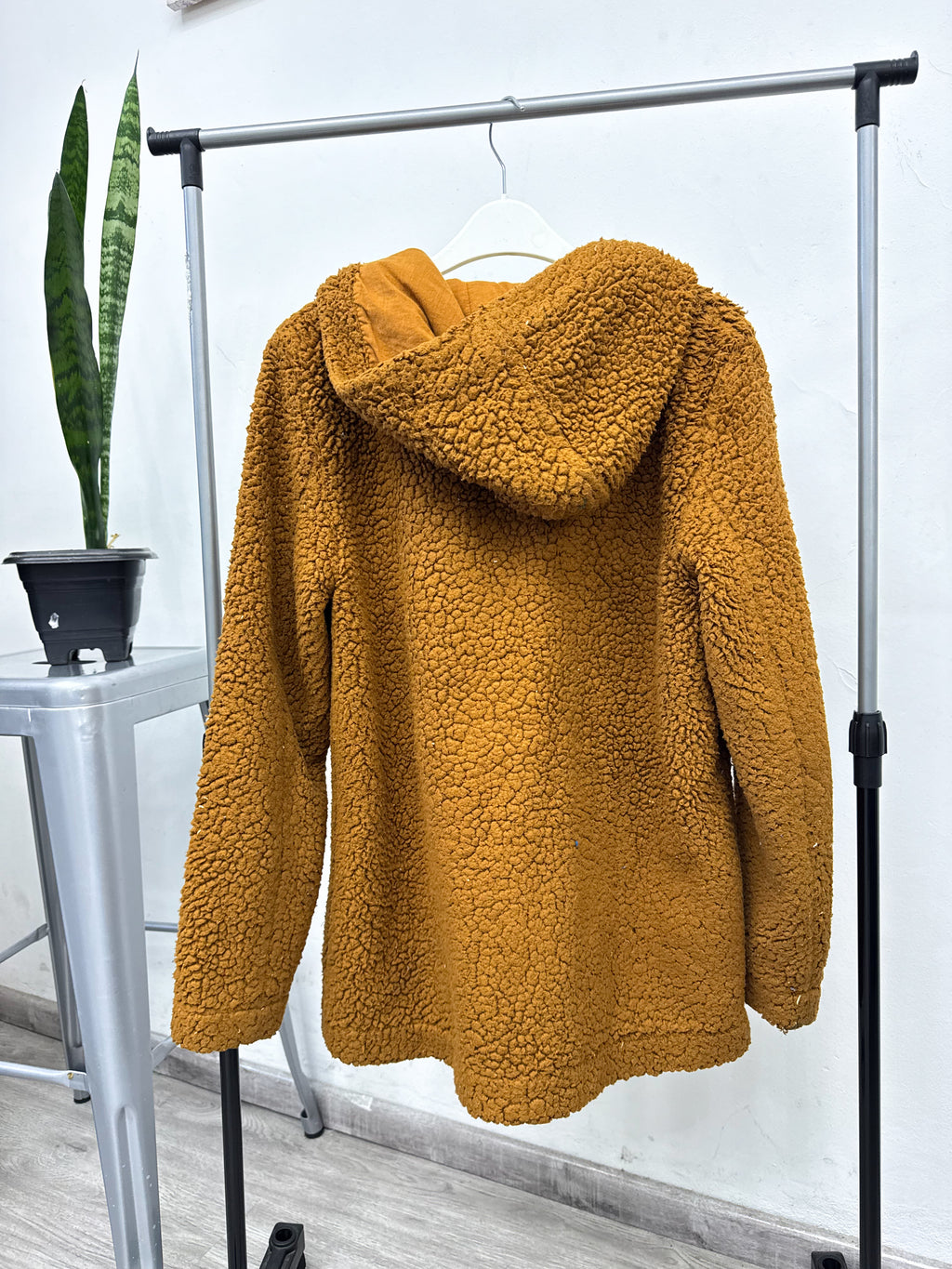 Saco/ abrigo marrón peludo