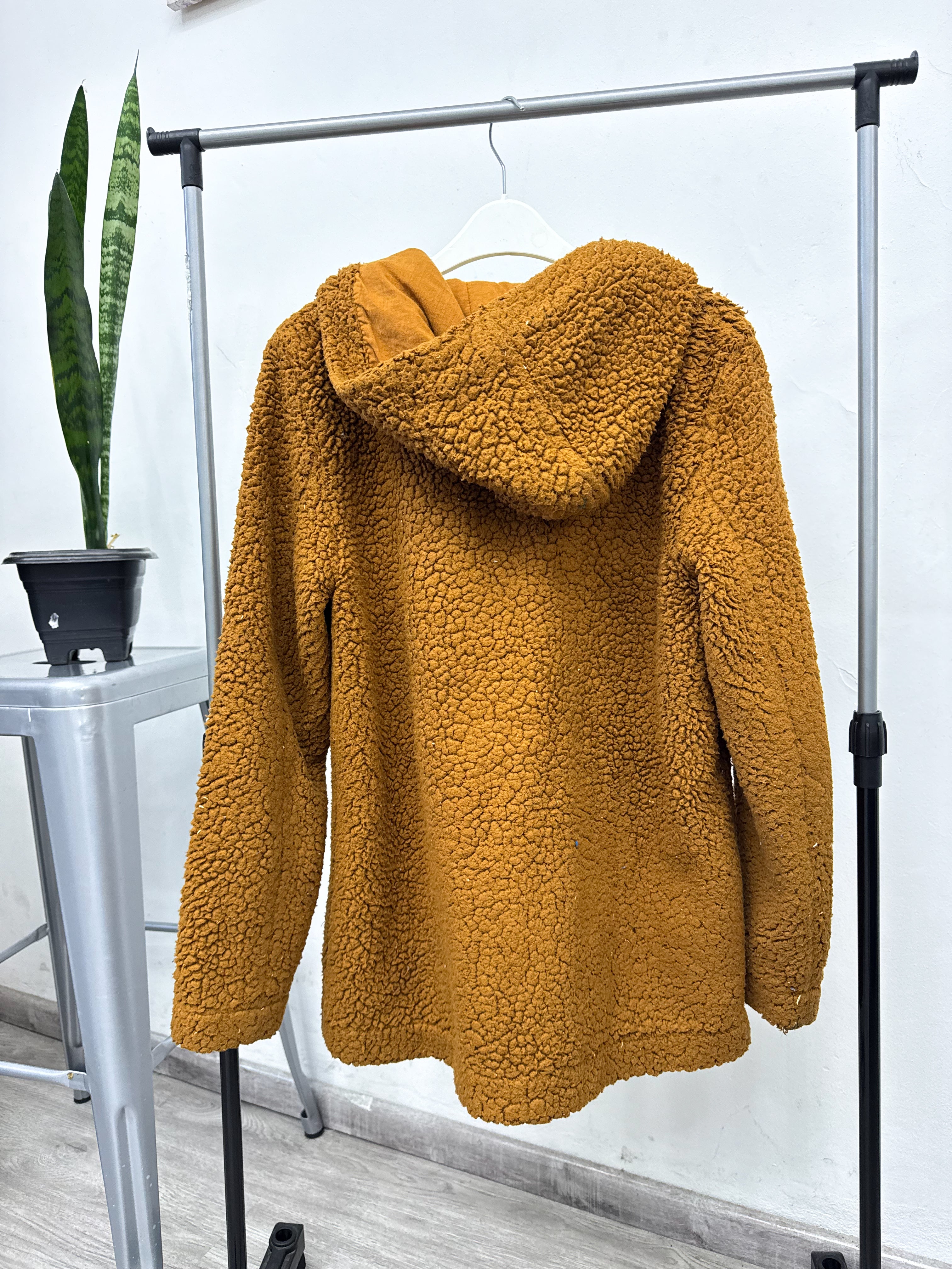 Saco/ abrigo marrón peludo