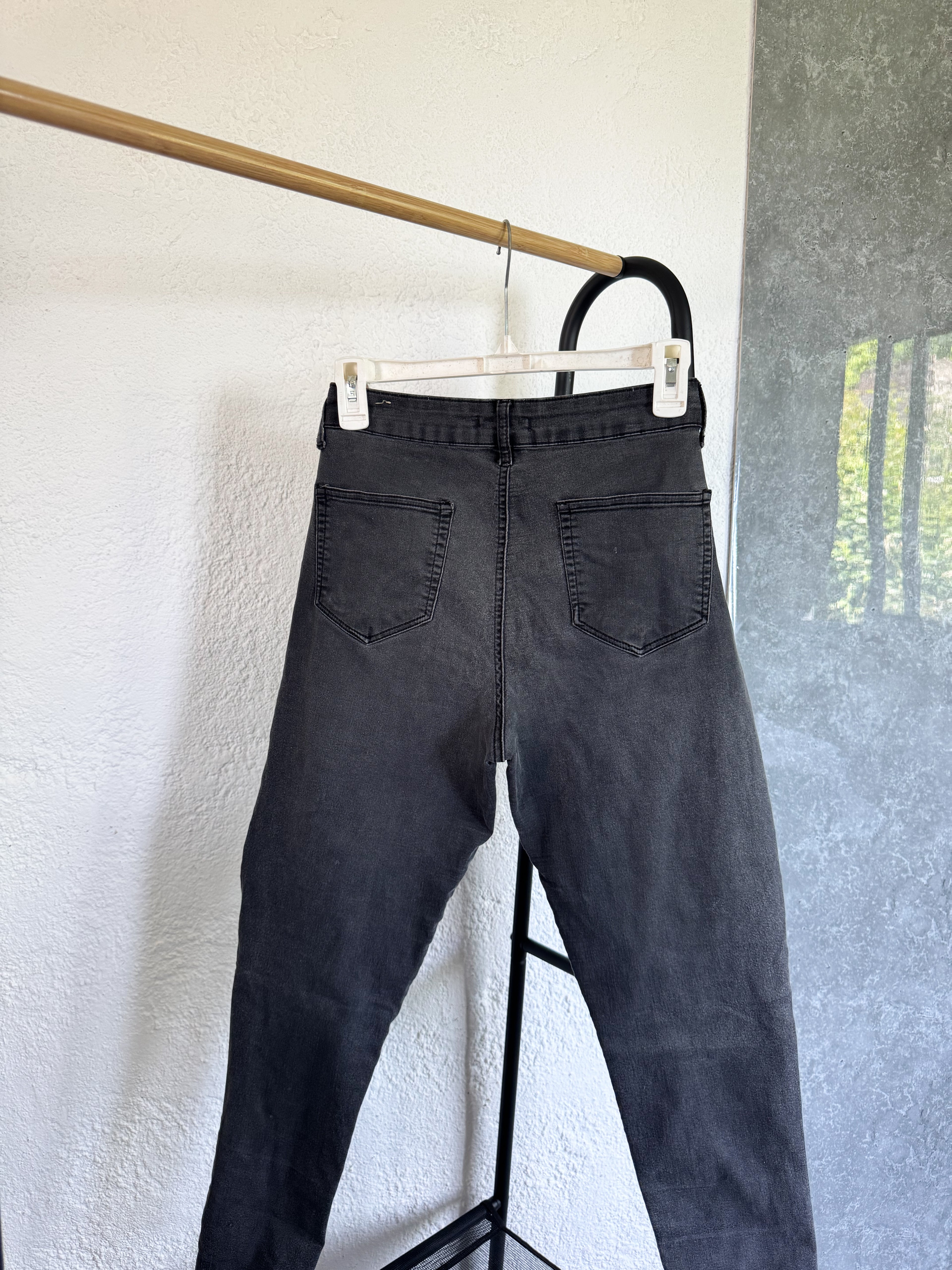 Jean Bluekiss gris oscuro