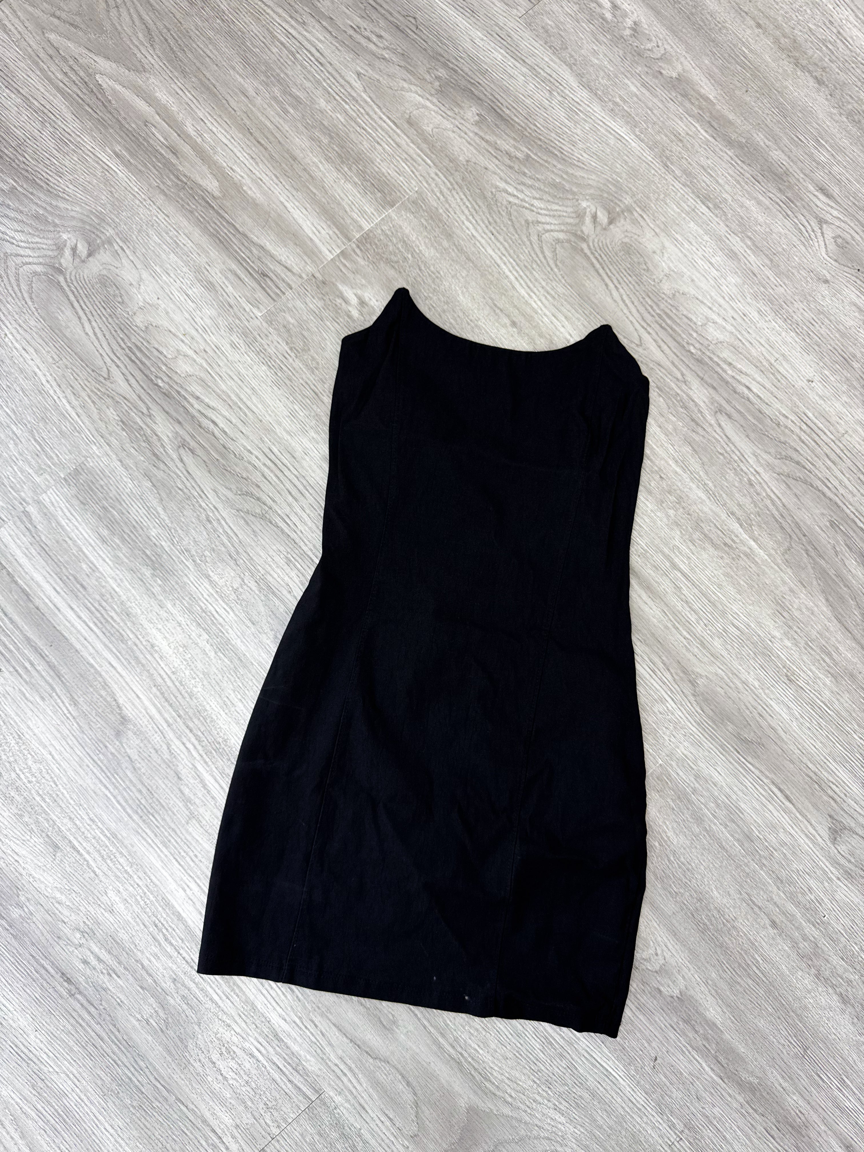 Vestido negro strapless