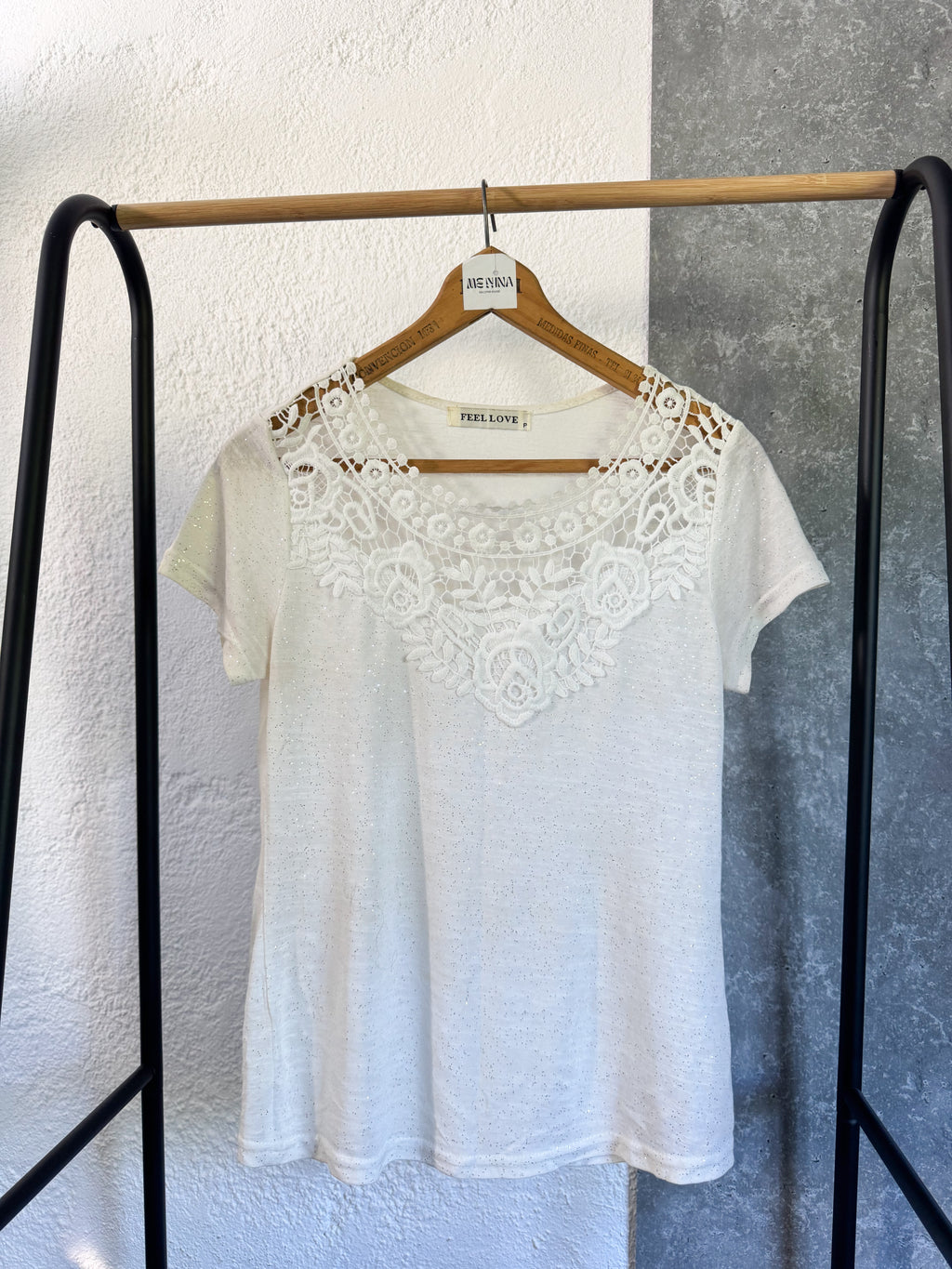 Remera blanca manga corta con brillos