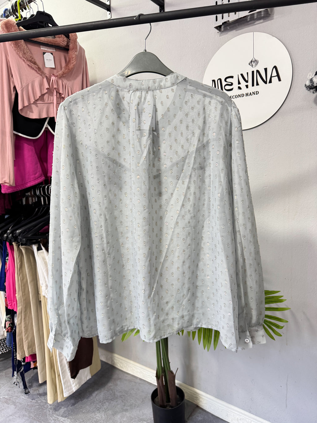 Camisa celeste con brillos