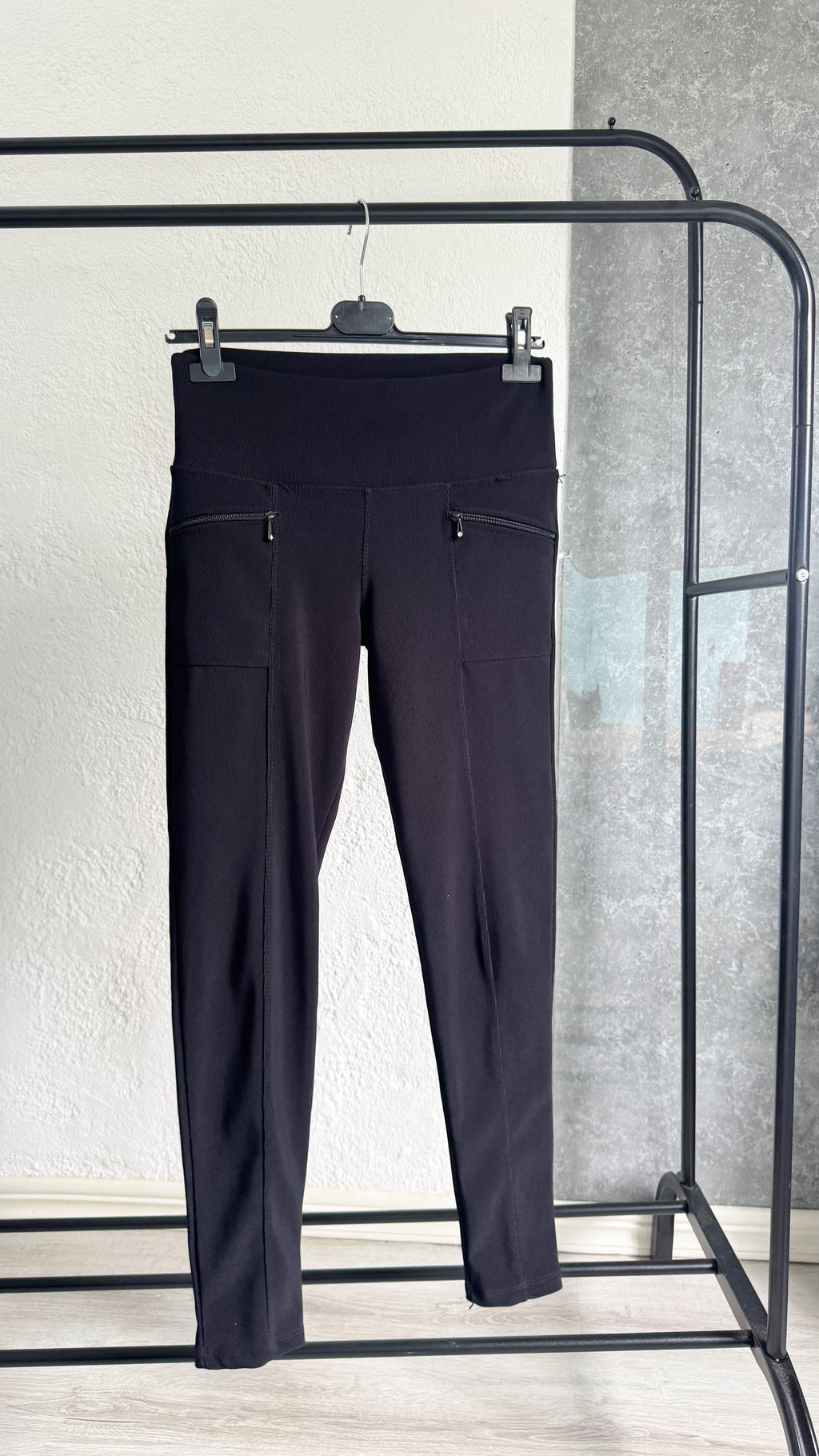 Pantalón negro talle M alicrado