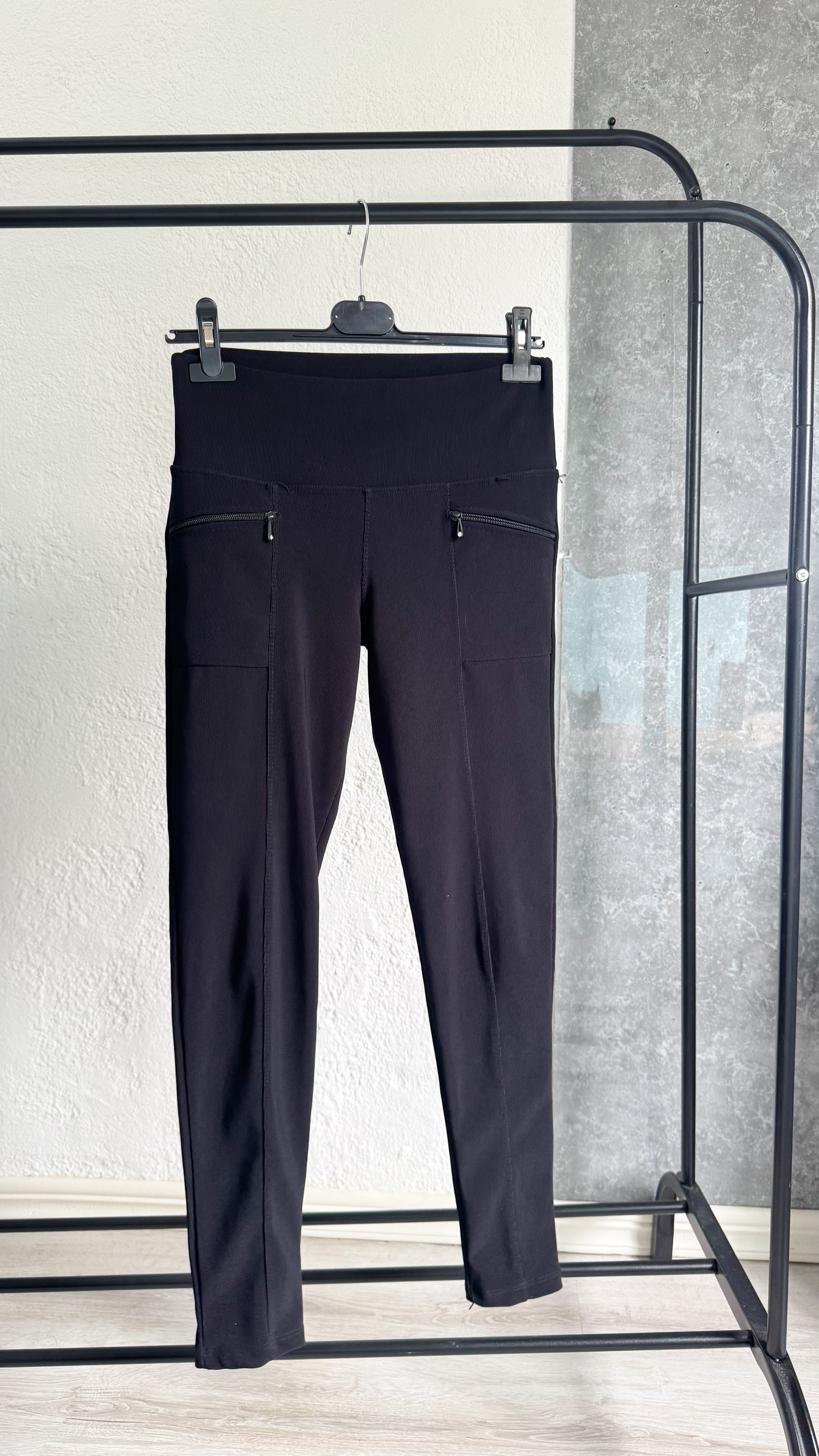 Pantalón negro talle M alicrado