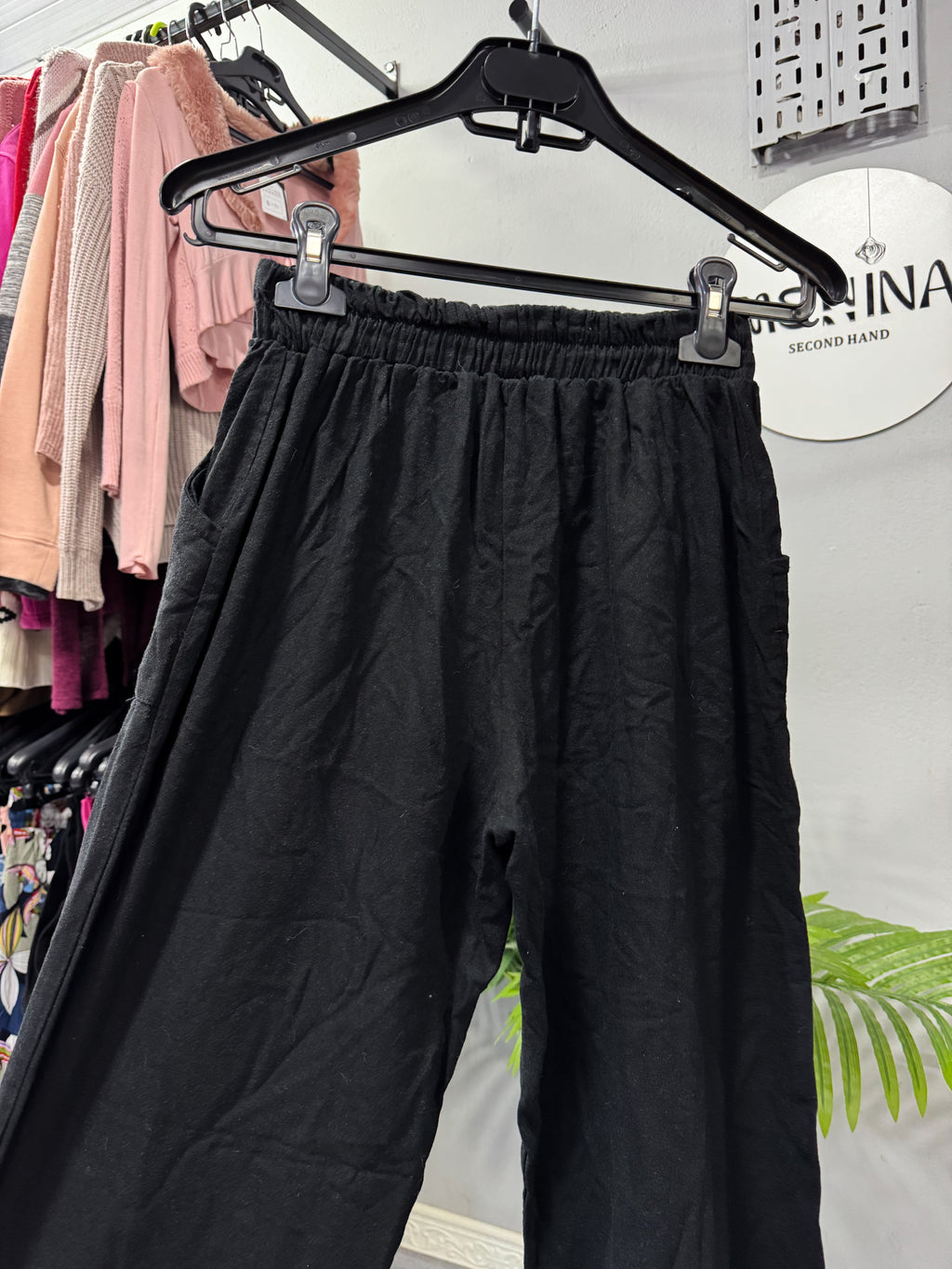Pantalón ancho de tipo lino