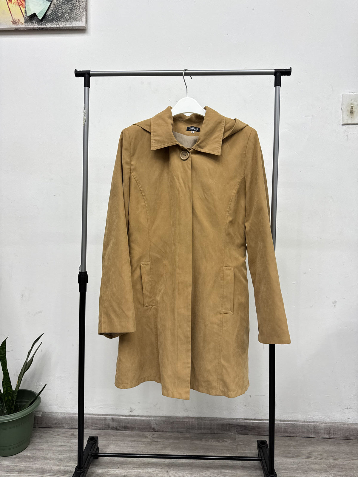 Chaqueta cazadora de gamuza marrón claro con capucha