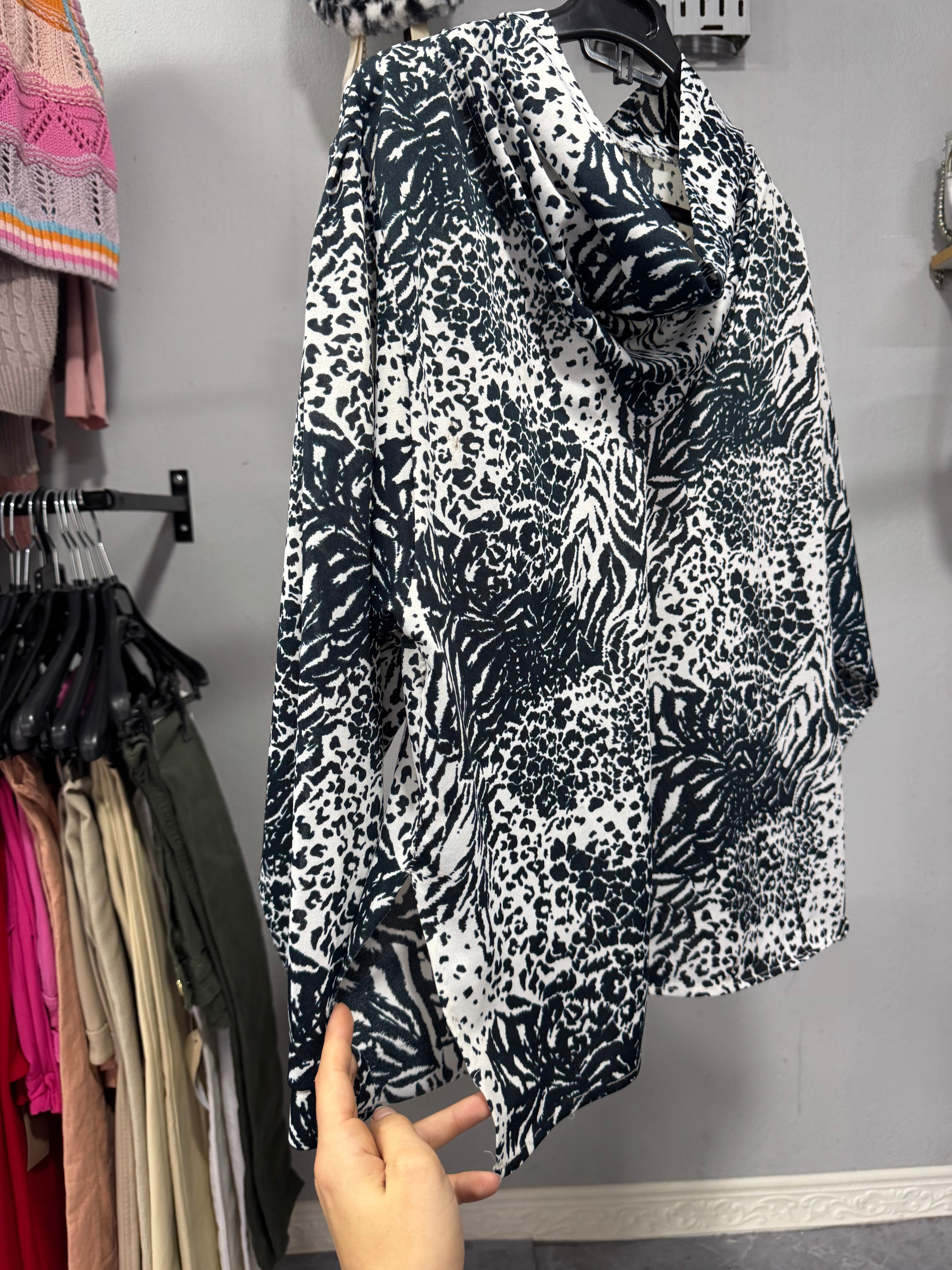 Blusa blanca y verde talle L