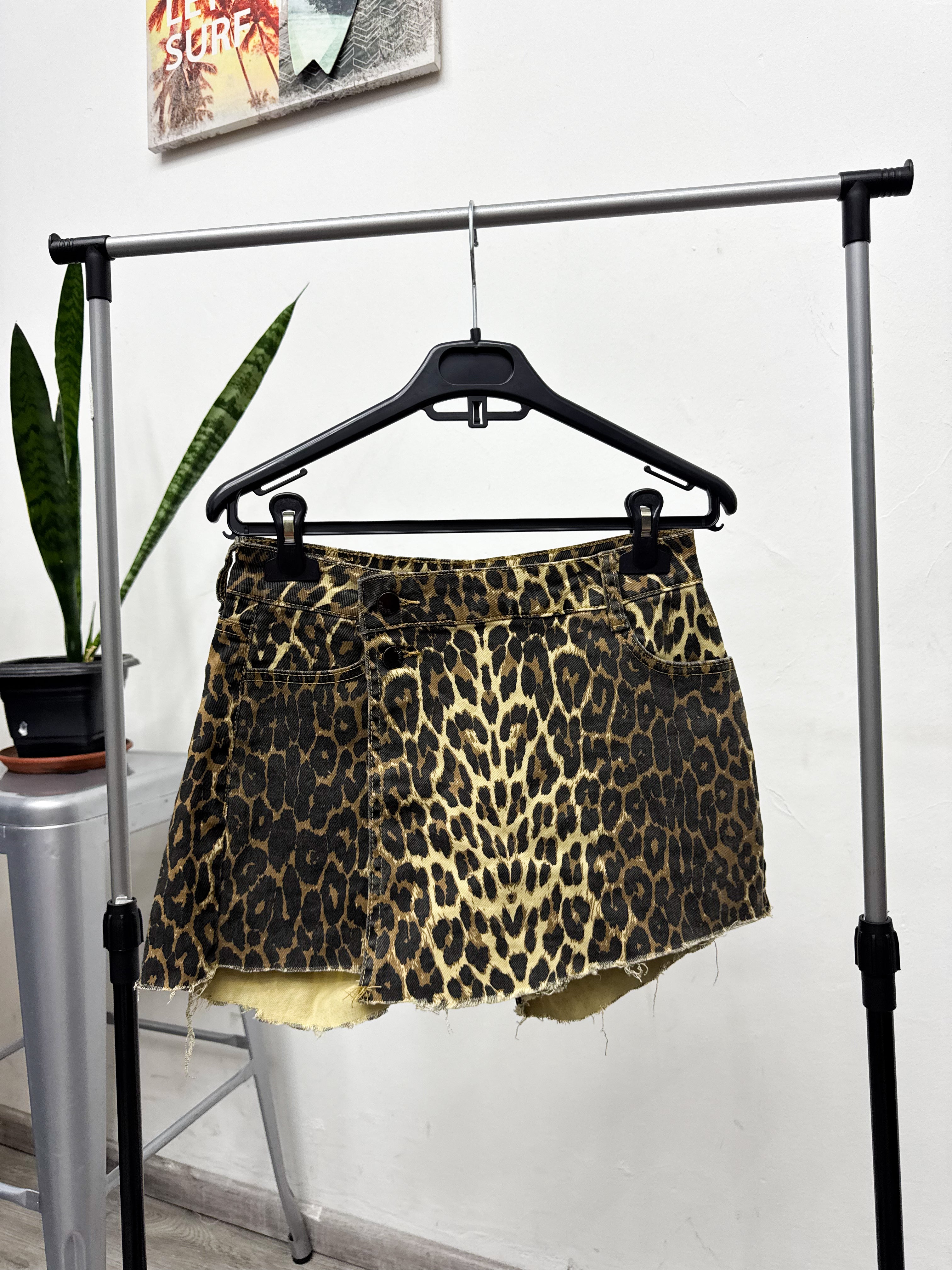 Short pollera animal print