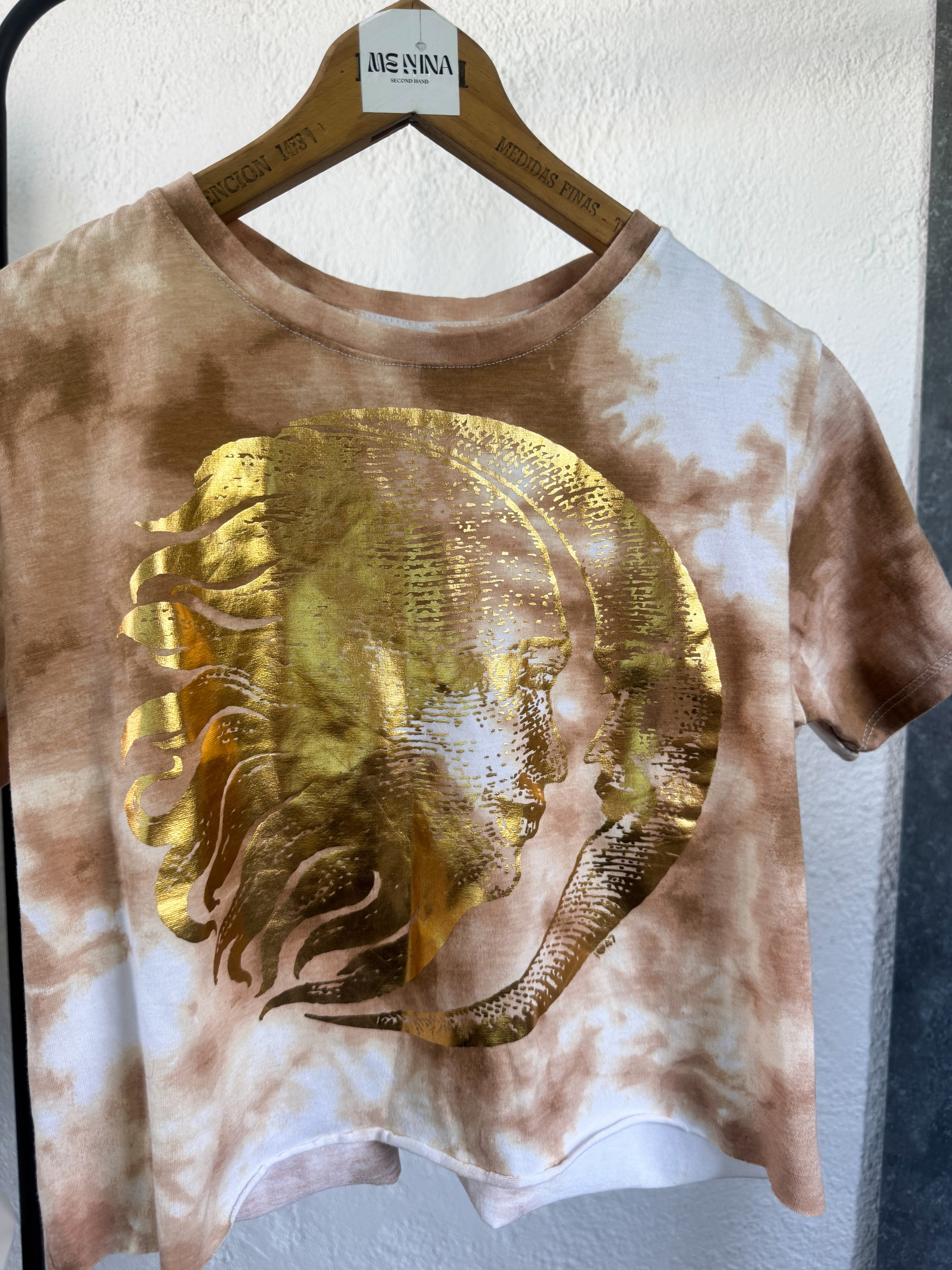 Remera marrón y blanca 47Street