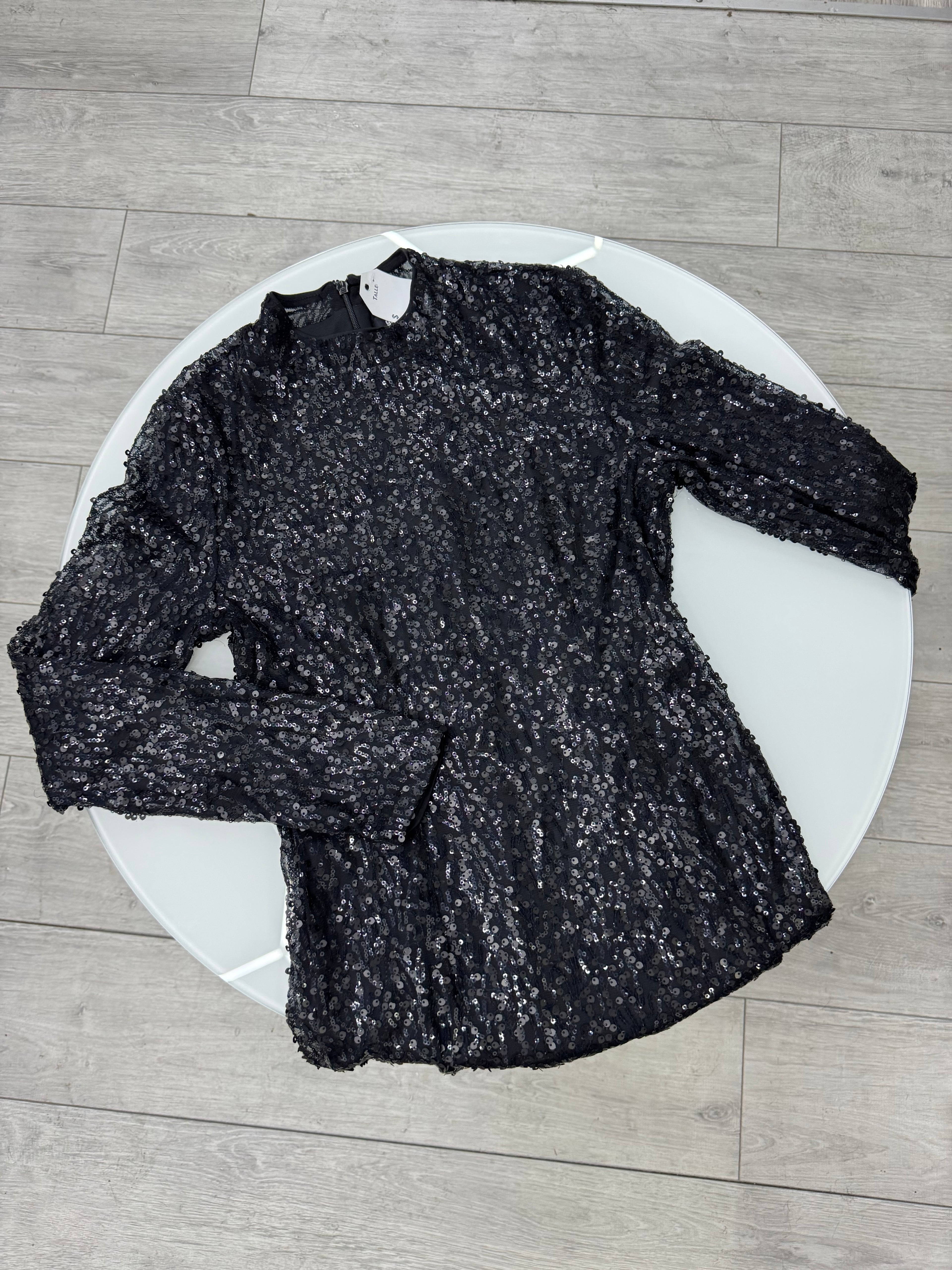 Vestido negro manga larga con lentejuelas