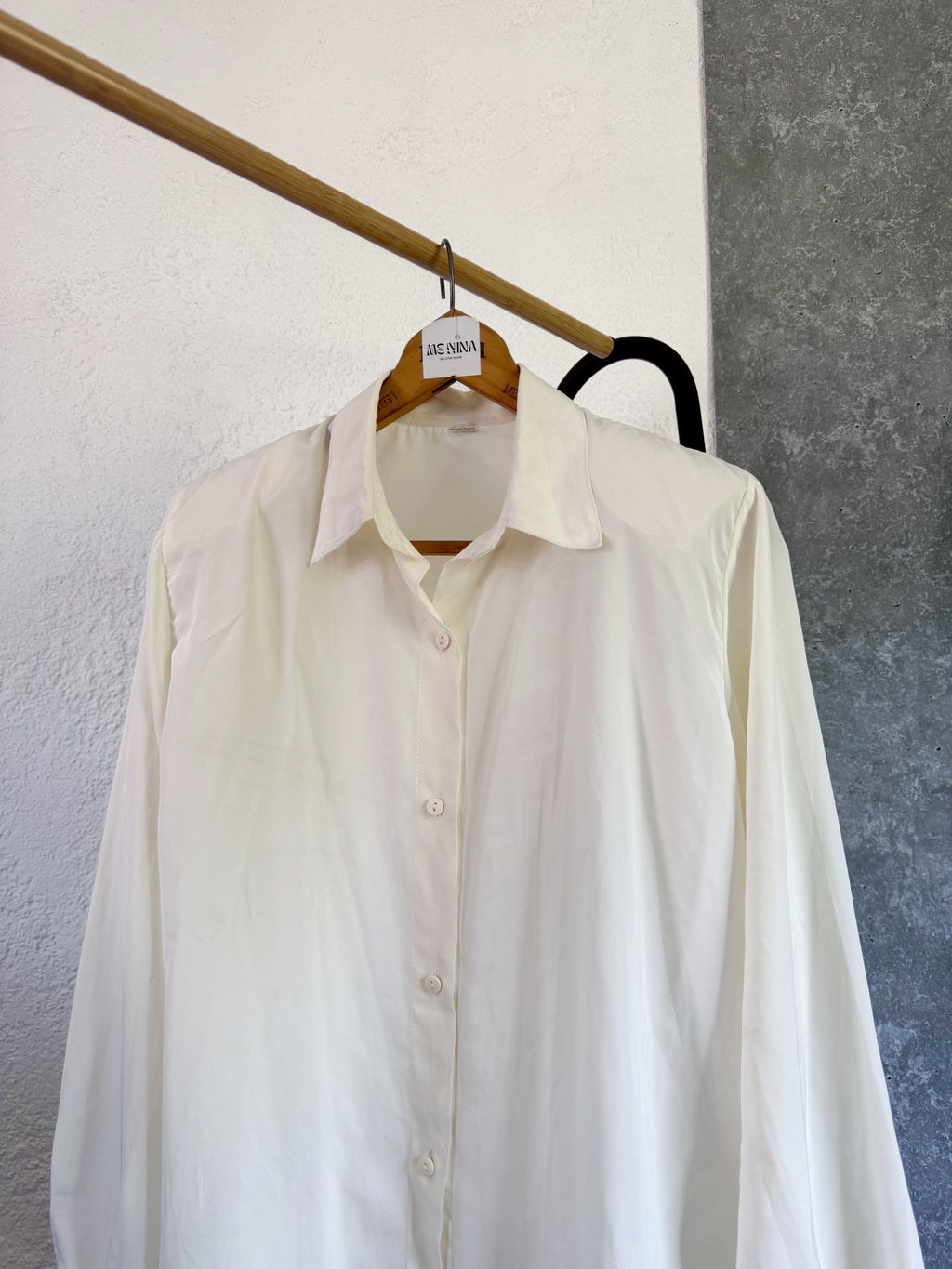 Camisa beige talle M
