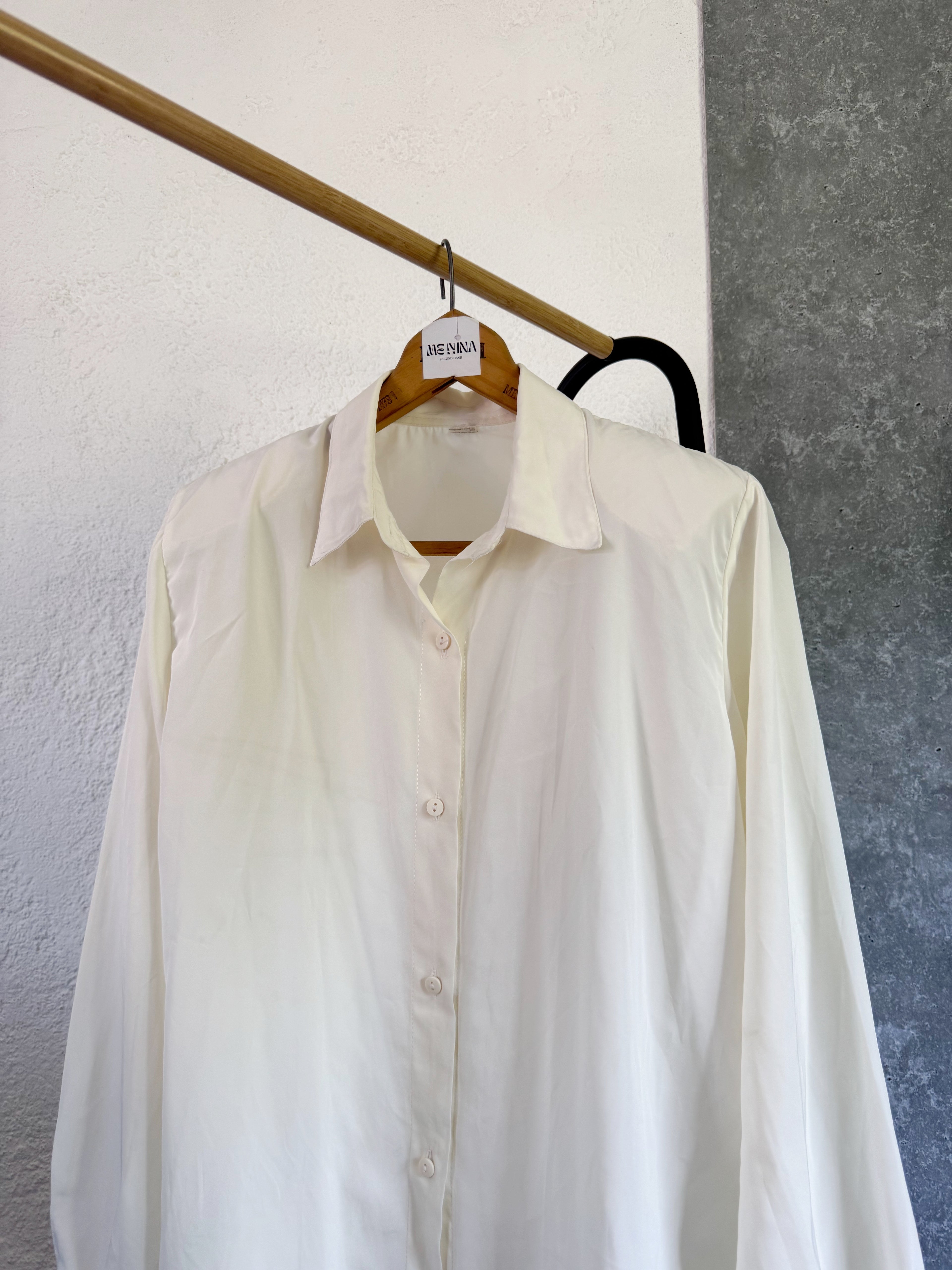 Camisa beige talle M