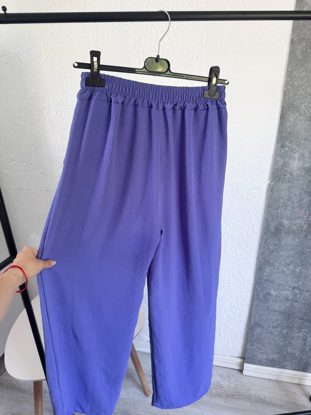 Pantalón lila con cadena