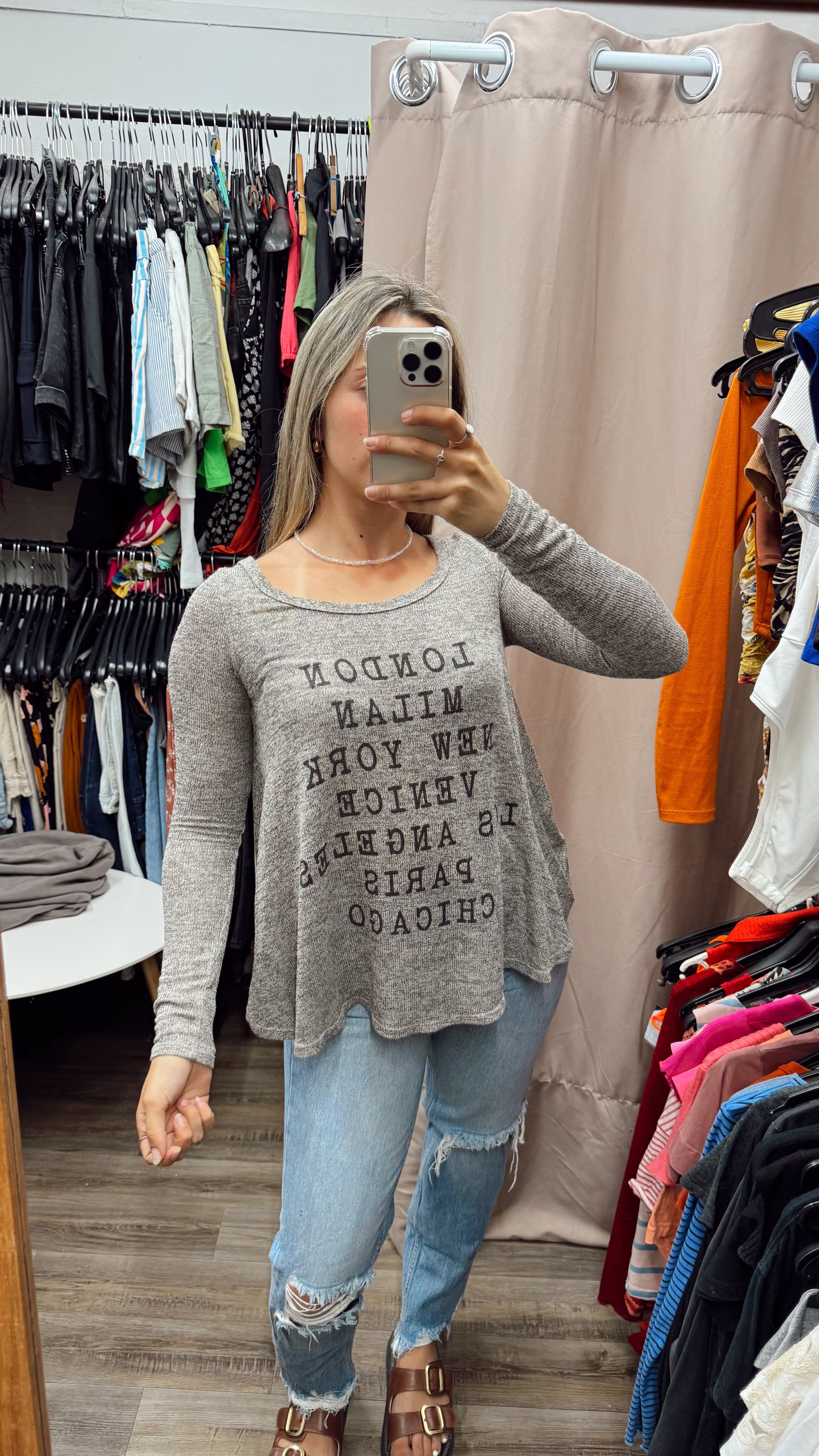 Buzo con letras Forever 21