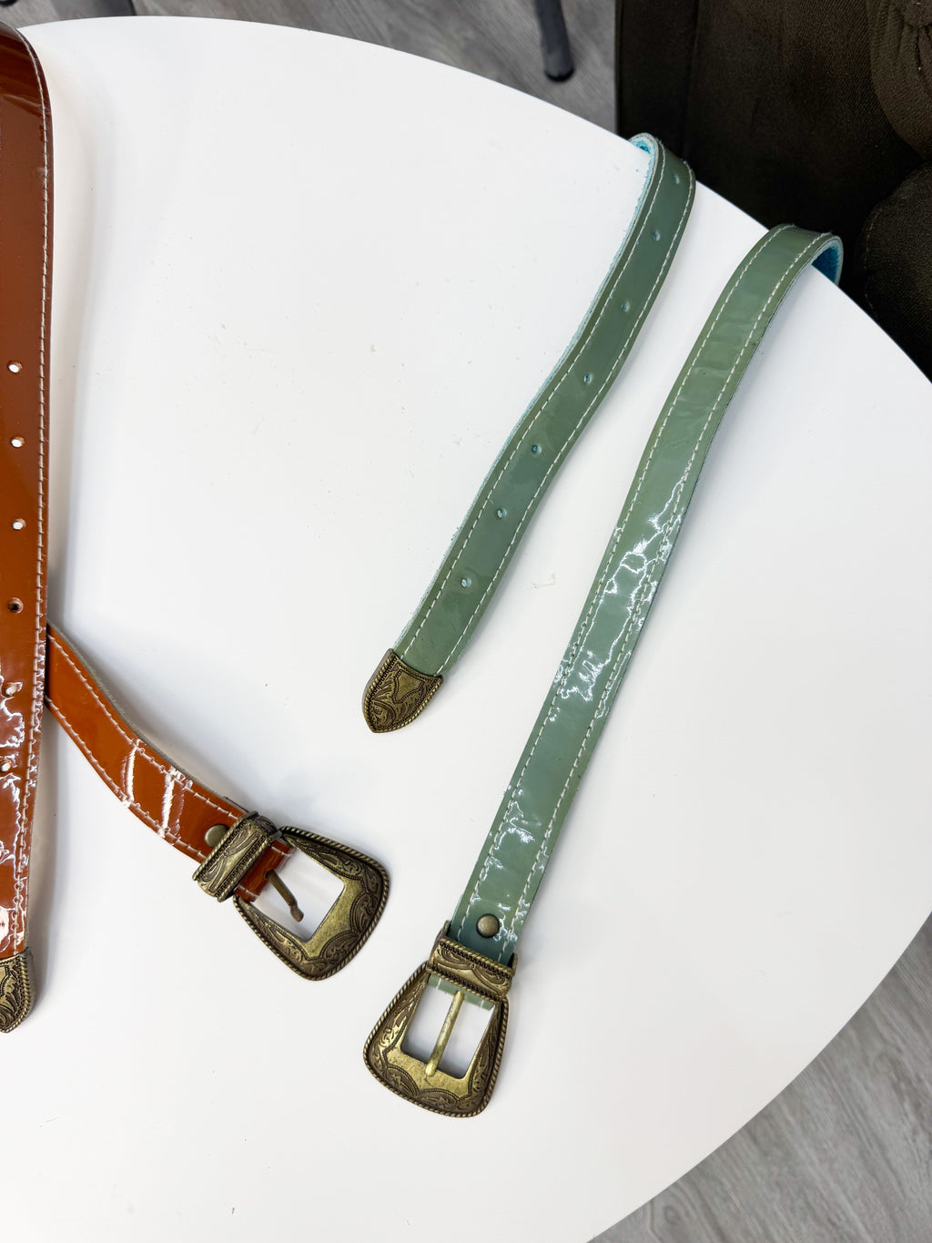Cinturón ajustable marrón o verde