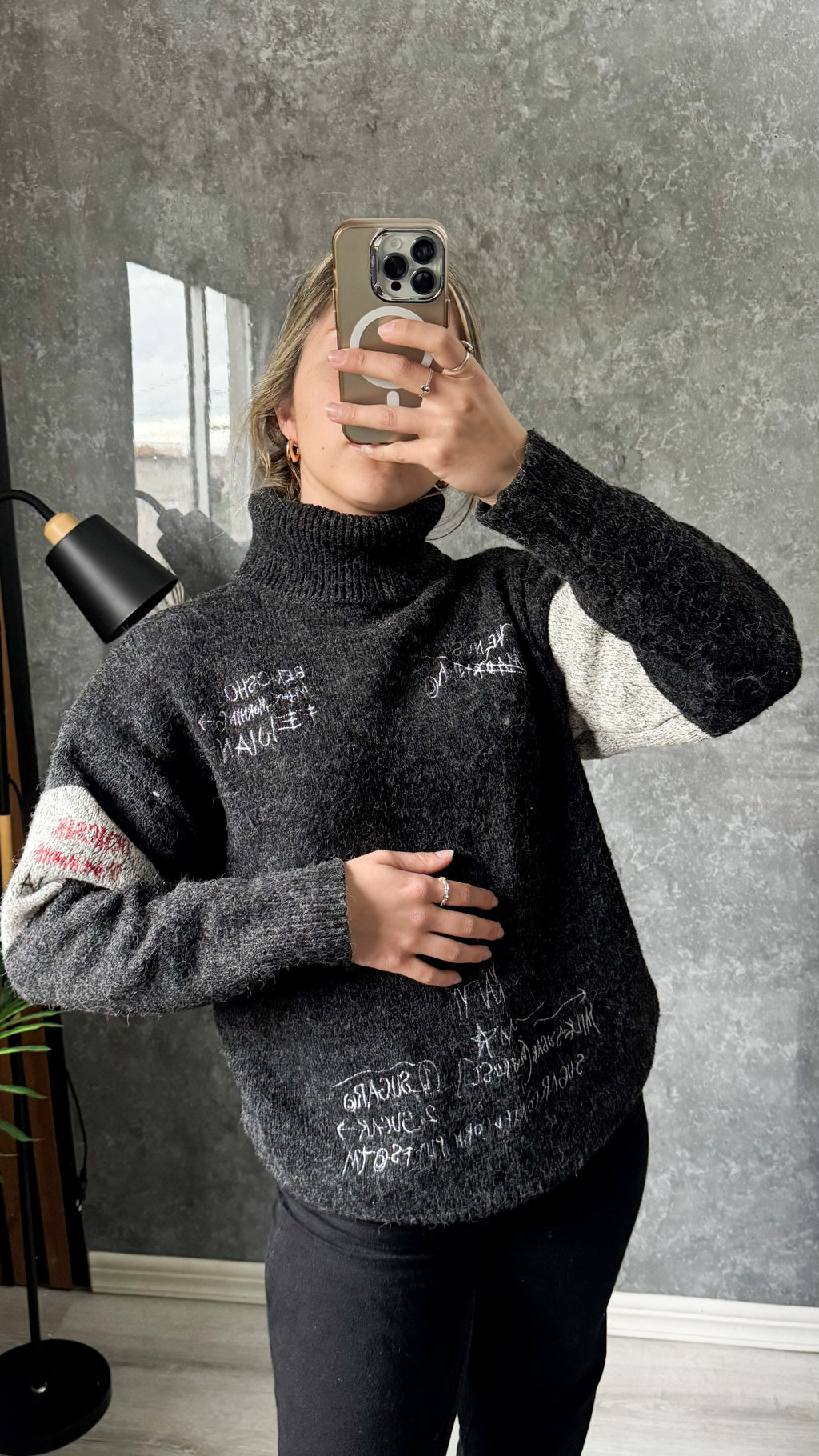 Polera gris con diseño