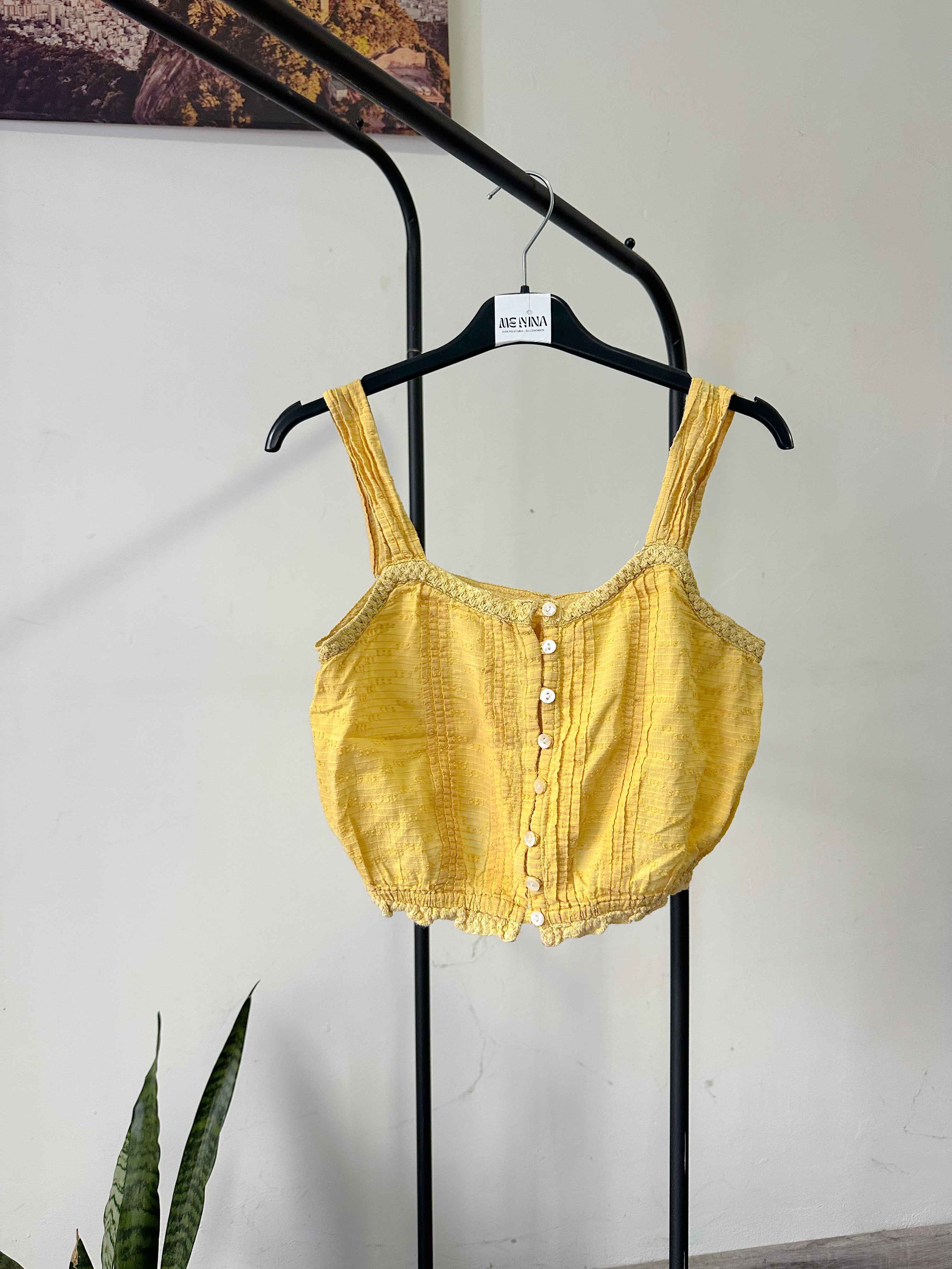 Top de lino amarillo