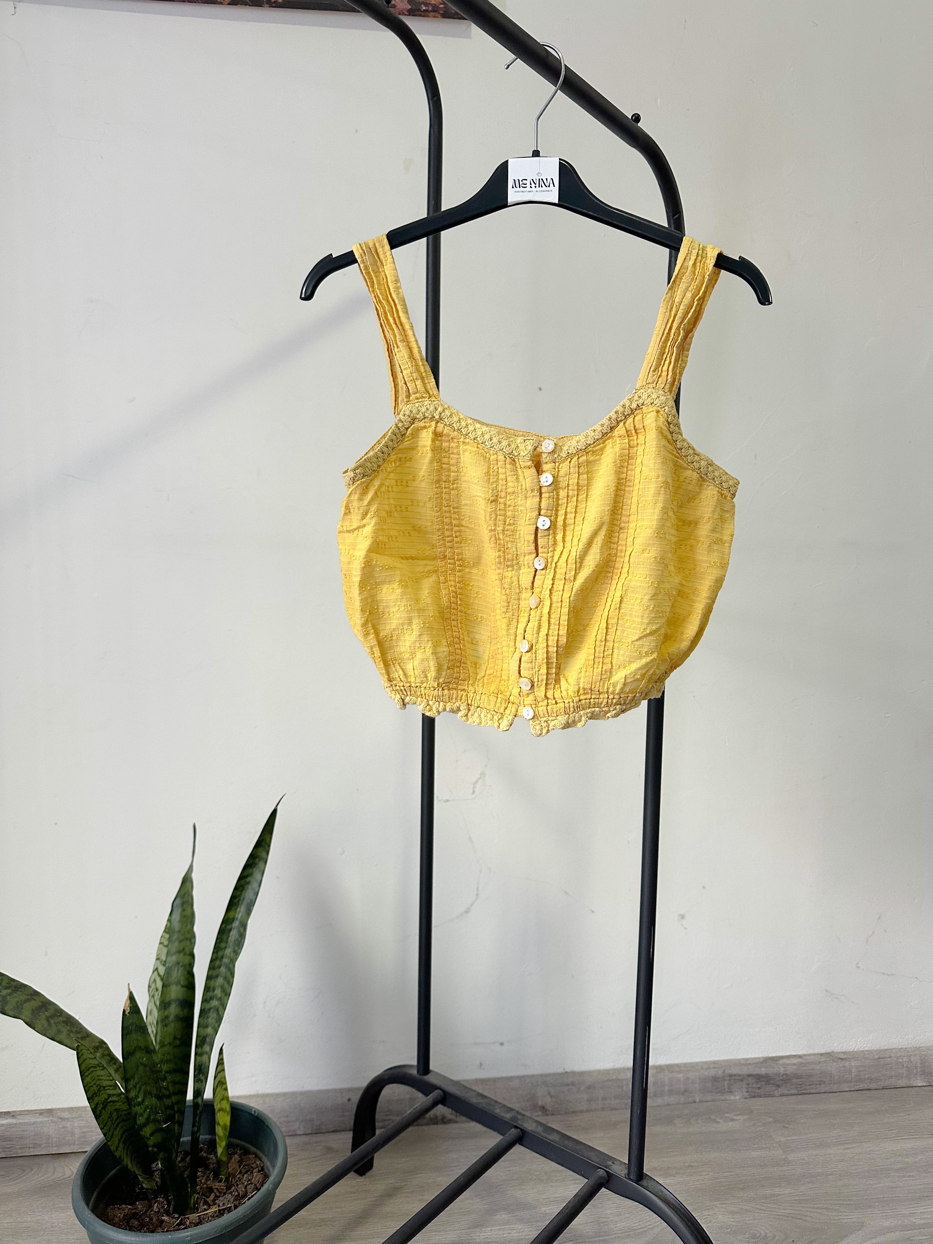 Top de lino amarillo
