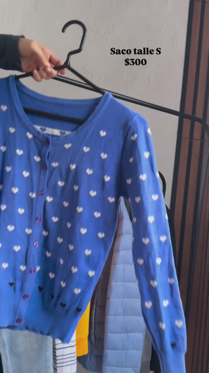 Saquito azul de corazones